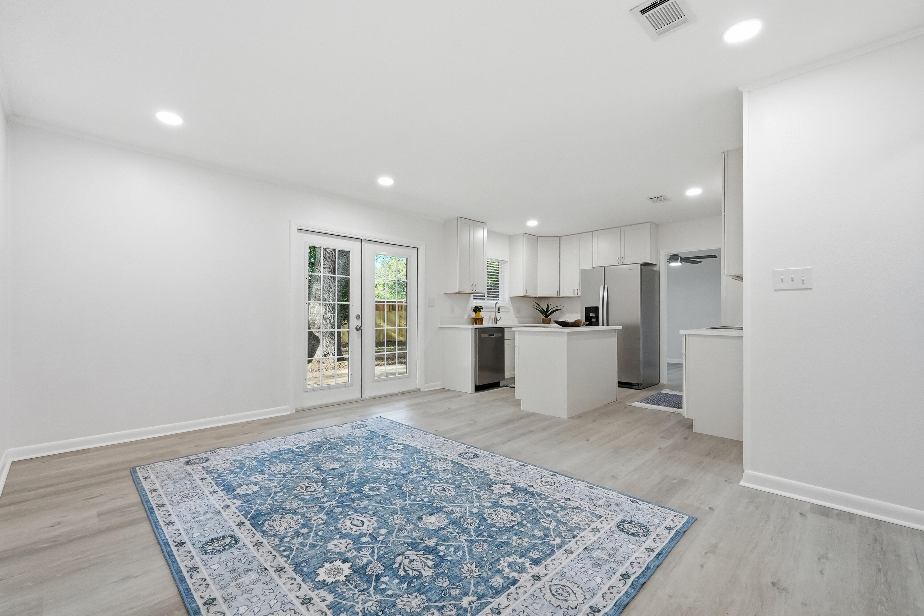 COUNTRY CLUB ESTATES - Residential