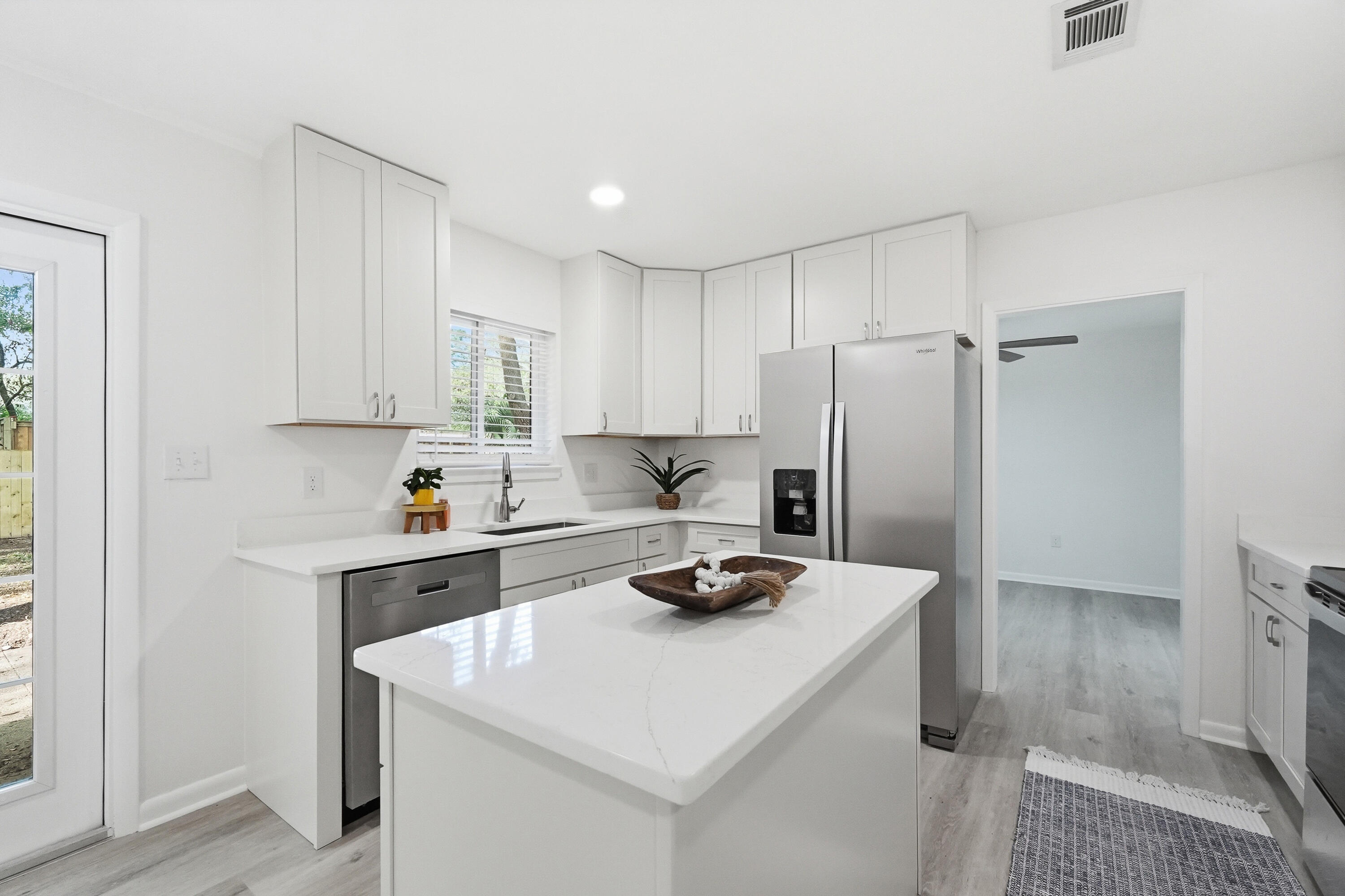 COUNTRY CLUB ESTATES - Residential