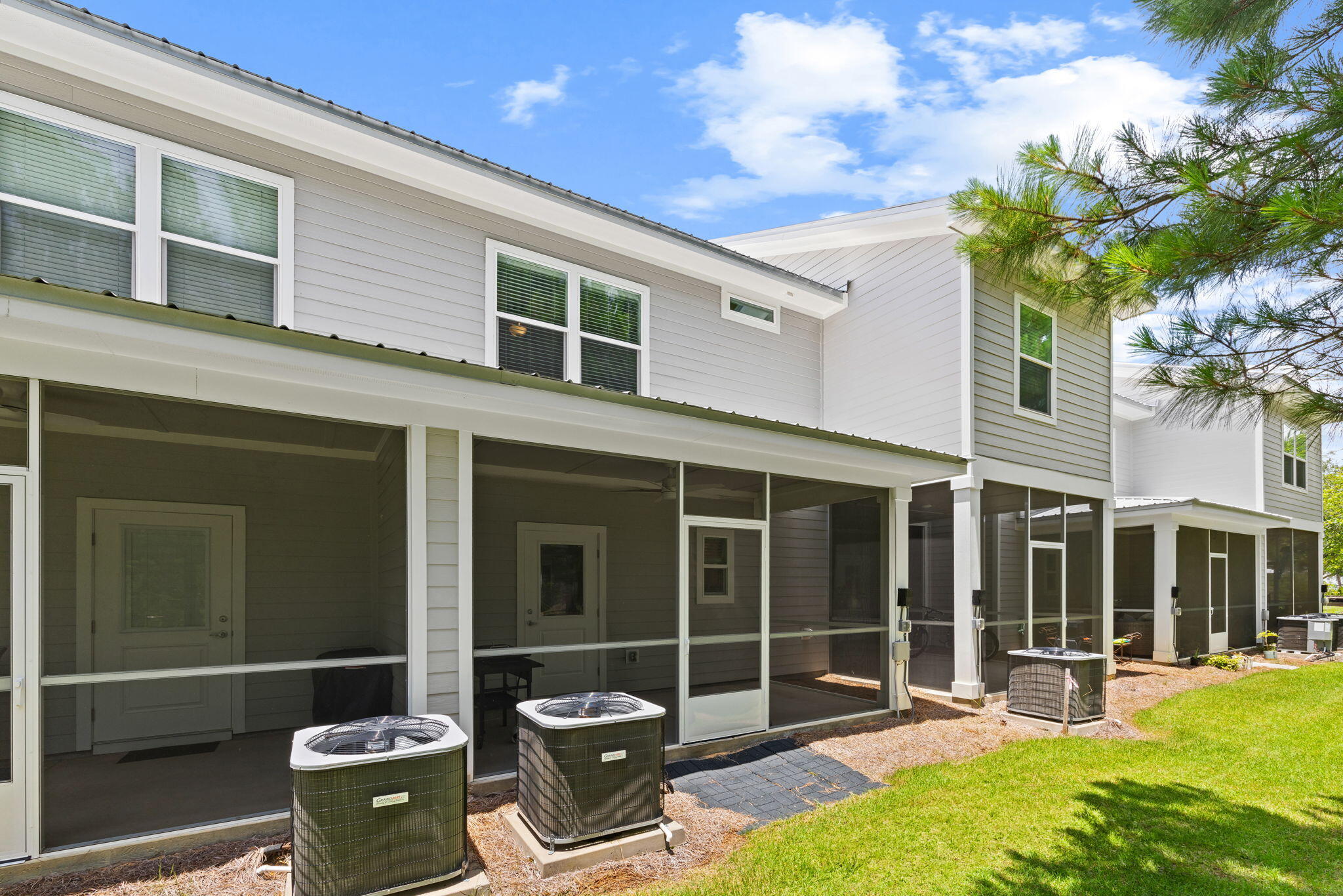 VERANDAS AT FREEPORT - Residential Lease