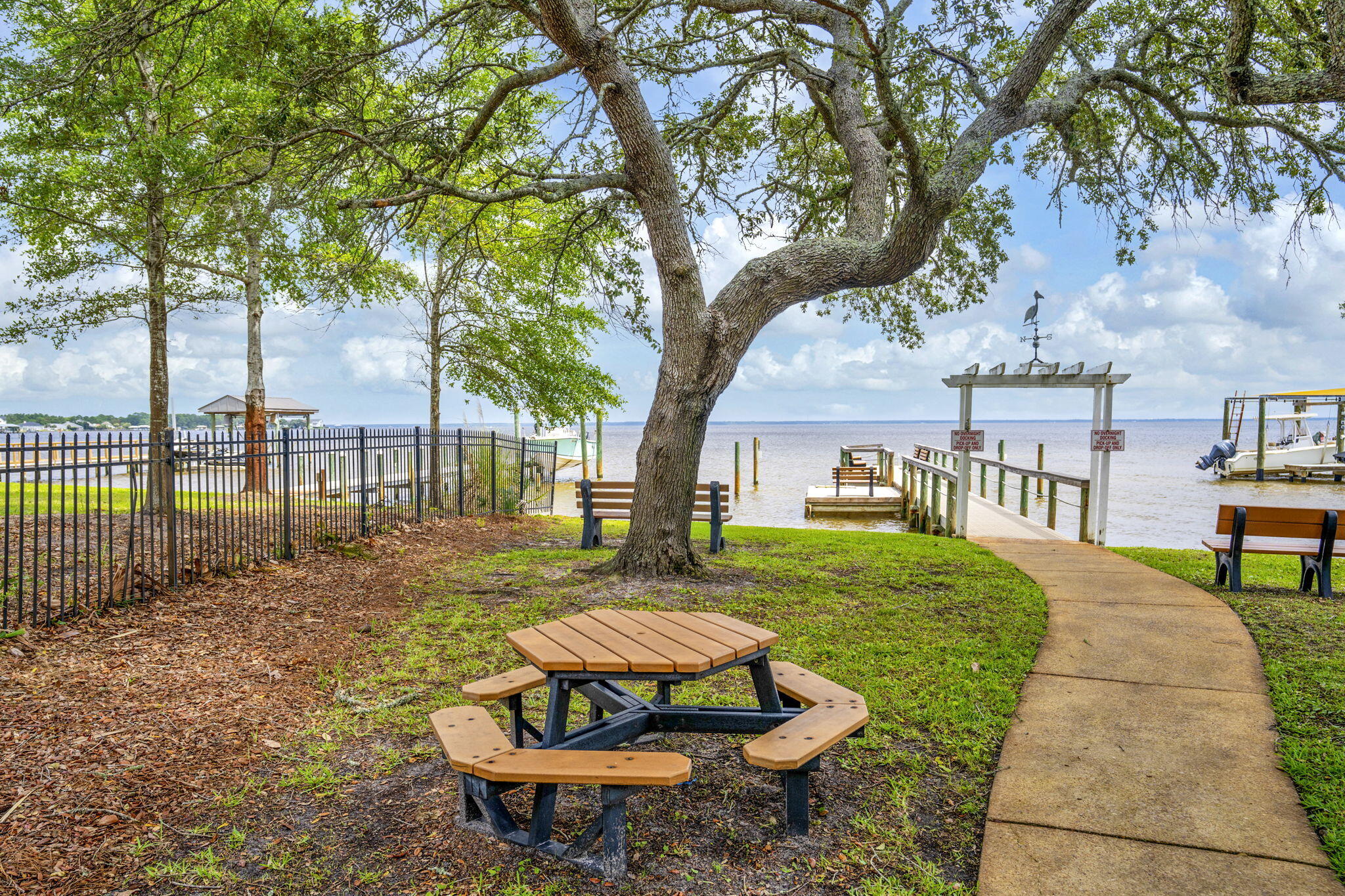 PELICAN BAY S/D - Residential