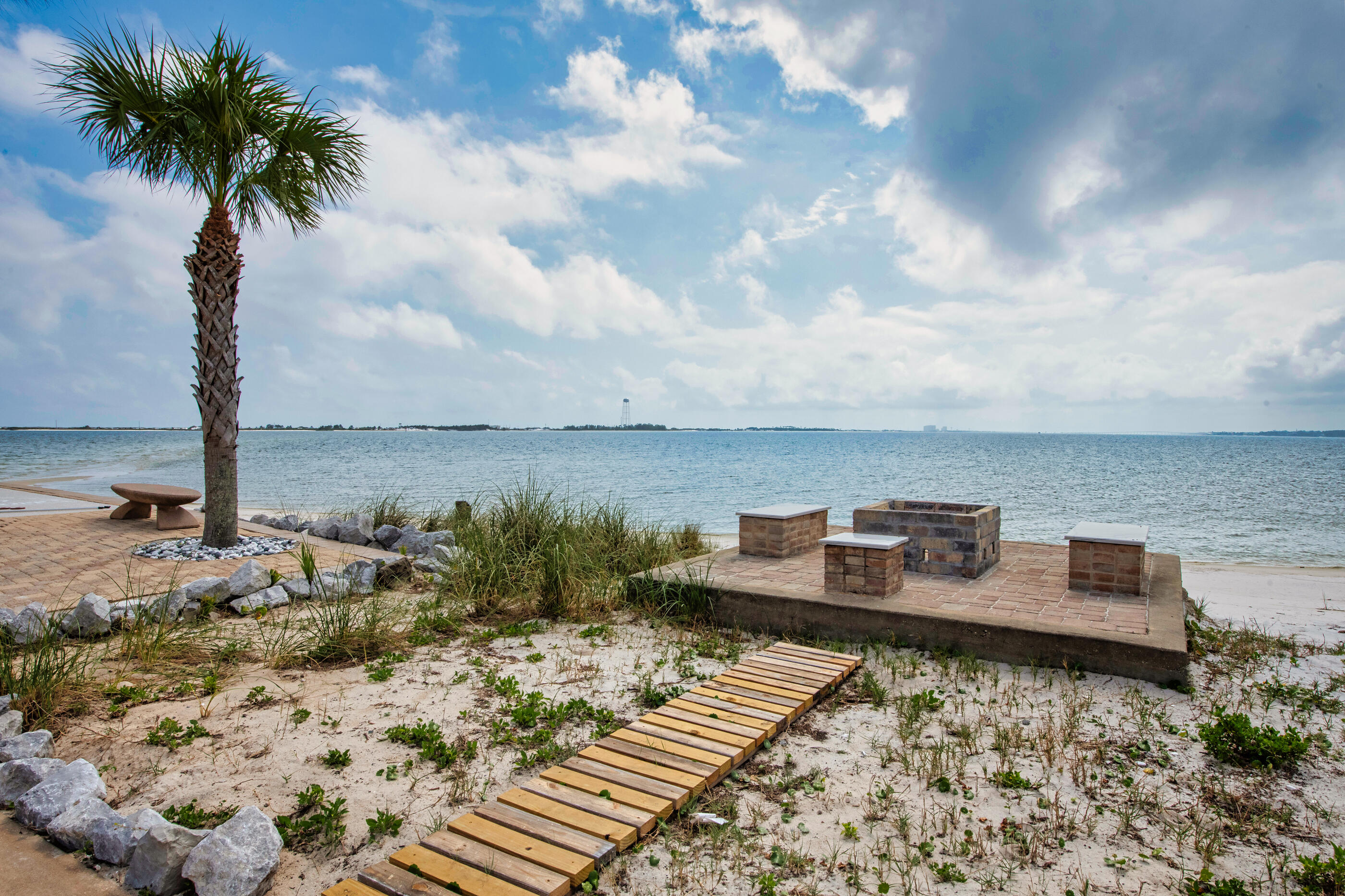 SANDY POINTE - Residential