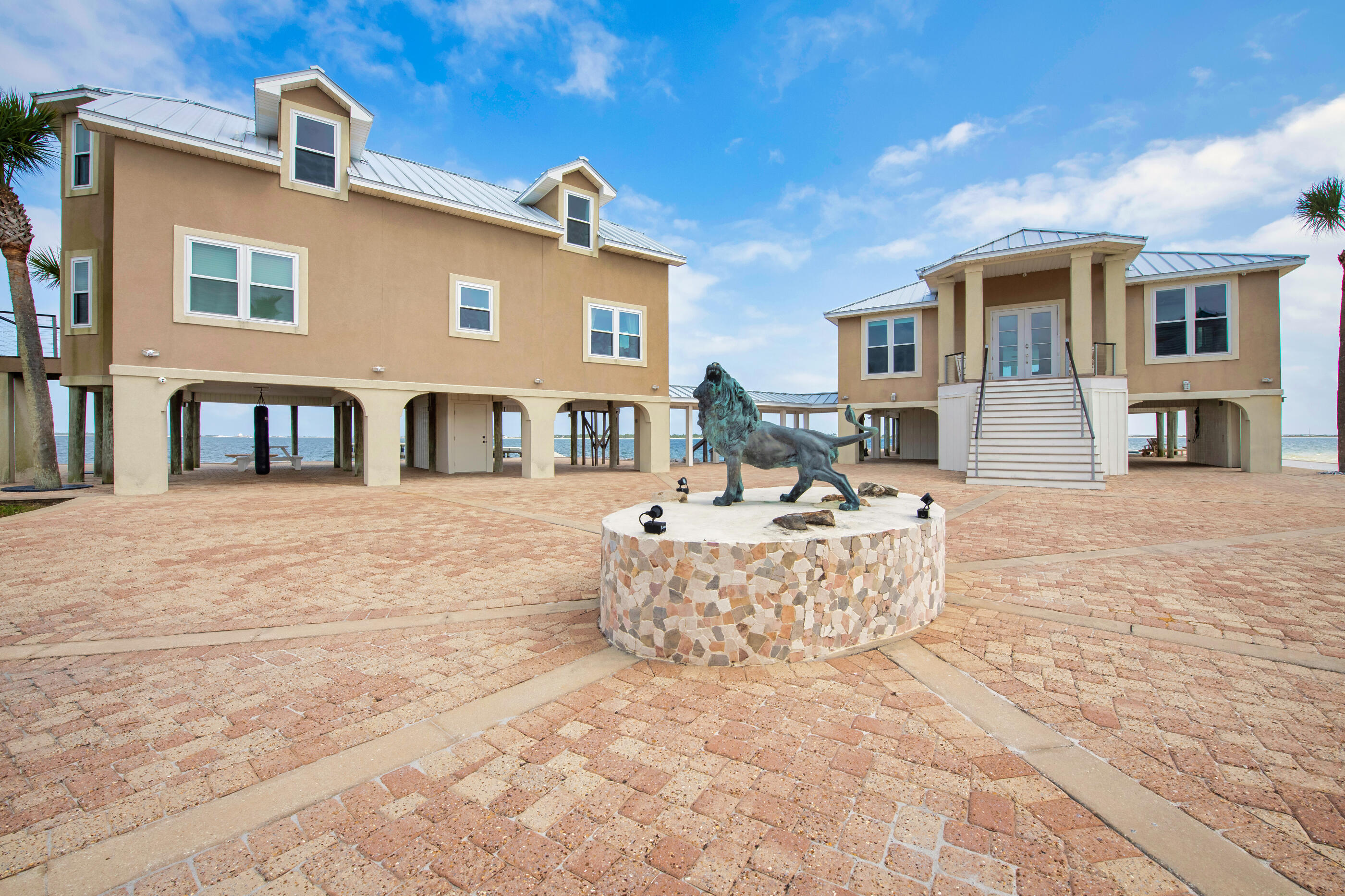 SANDY POINTE - Residential