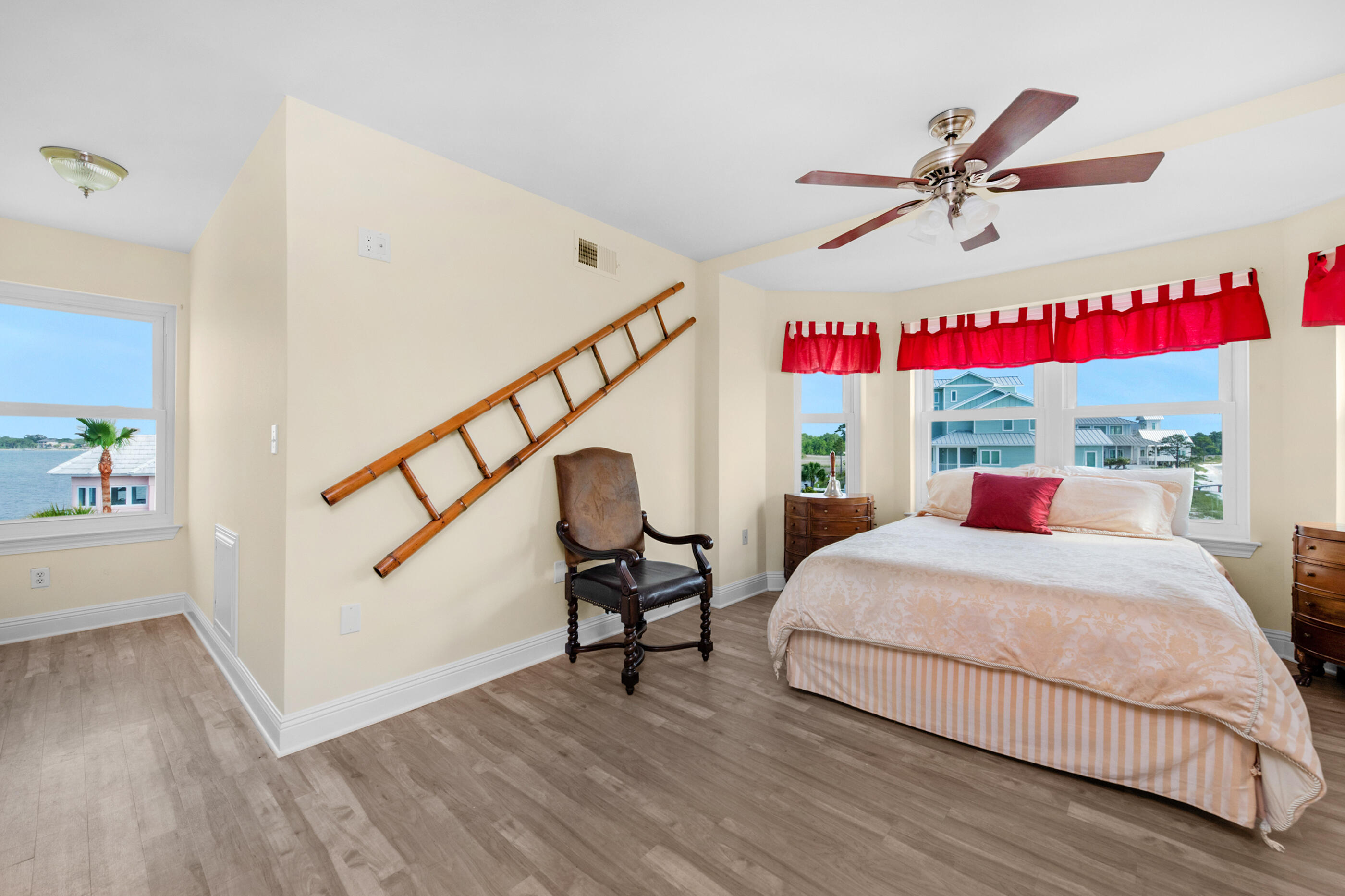 SANDY POINTE - Residential