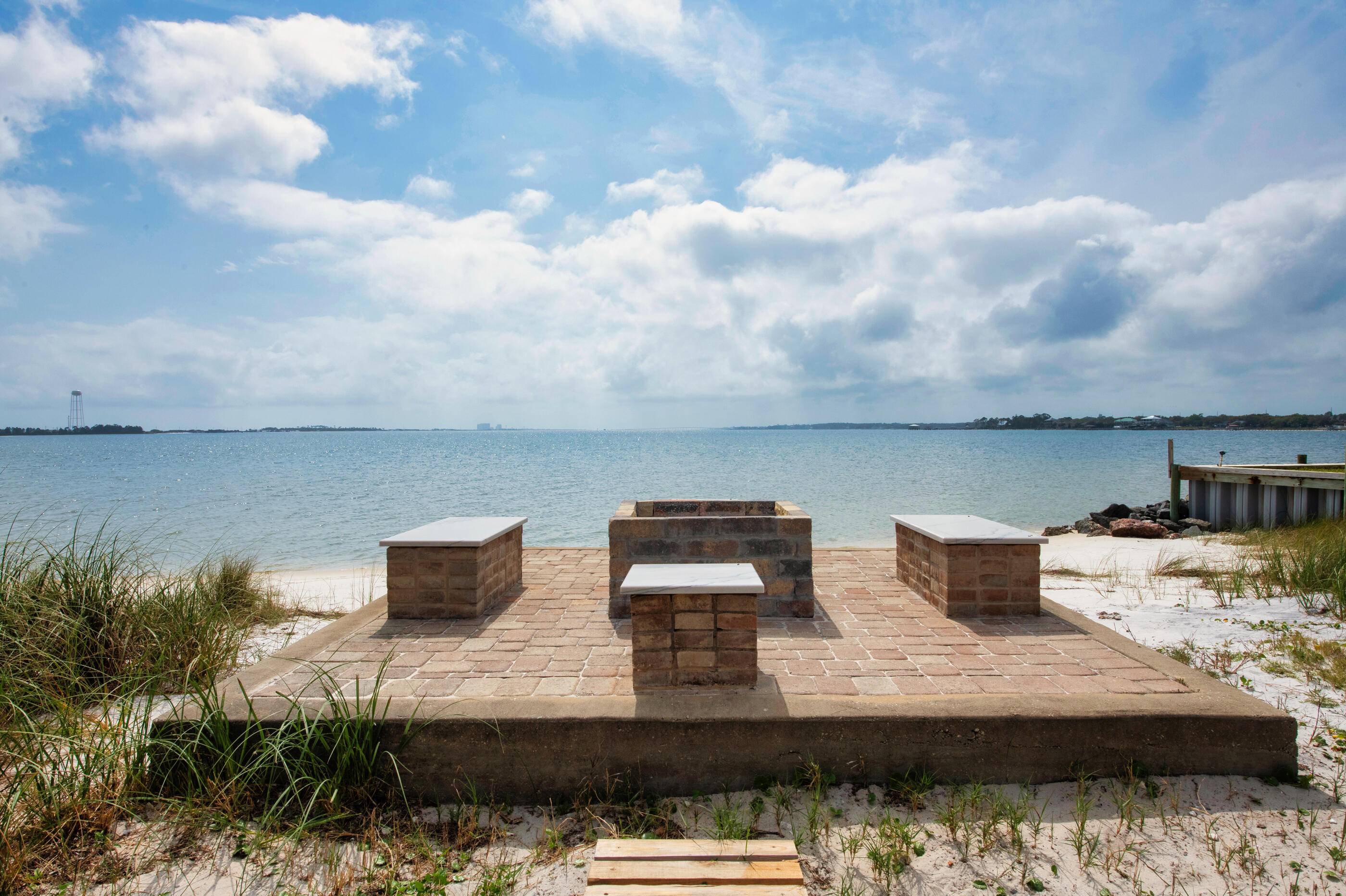 SANDY POINTE - Residential
