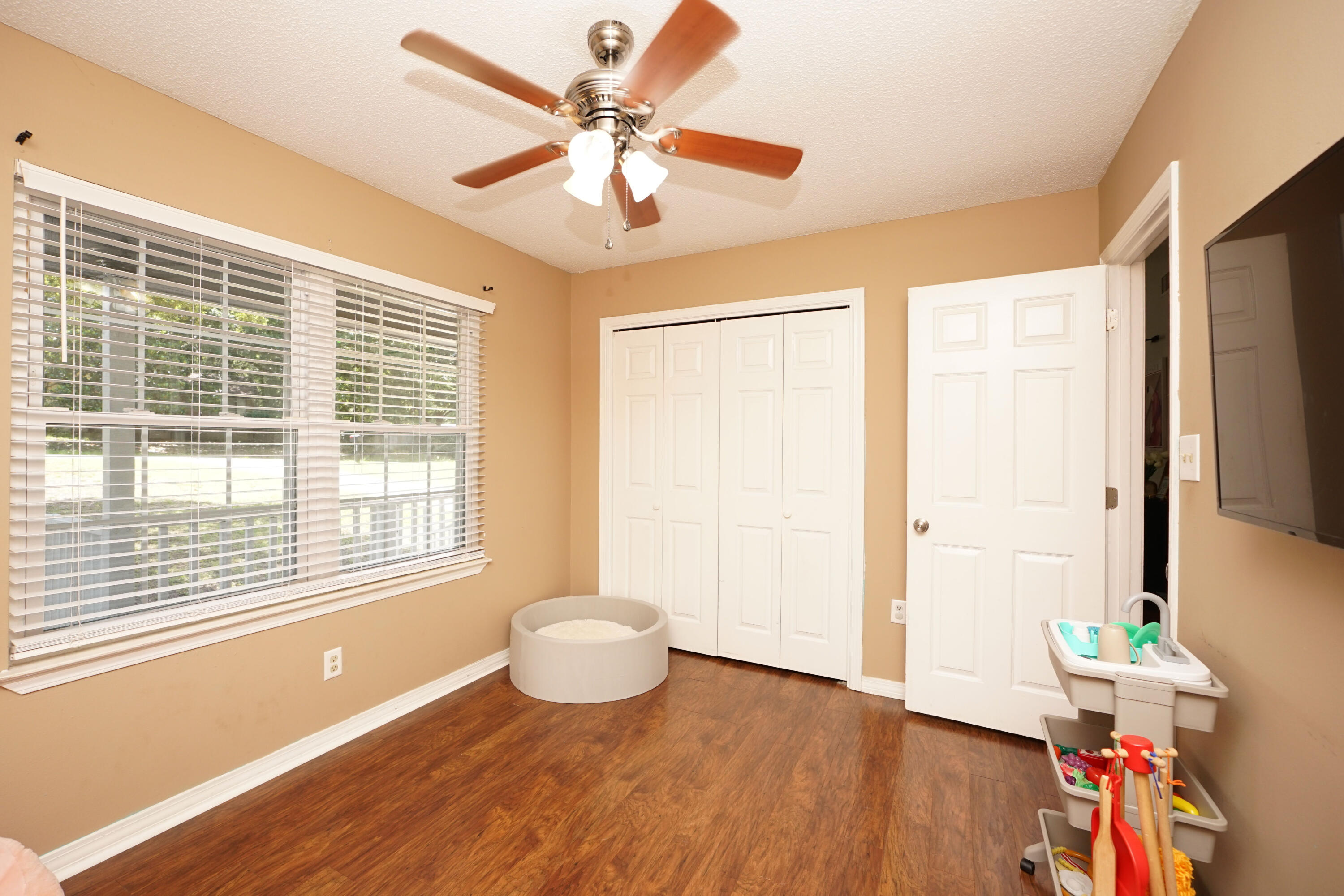 COUNTRYVIEW EST - Residential