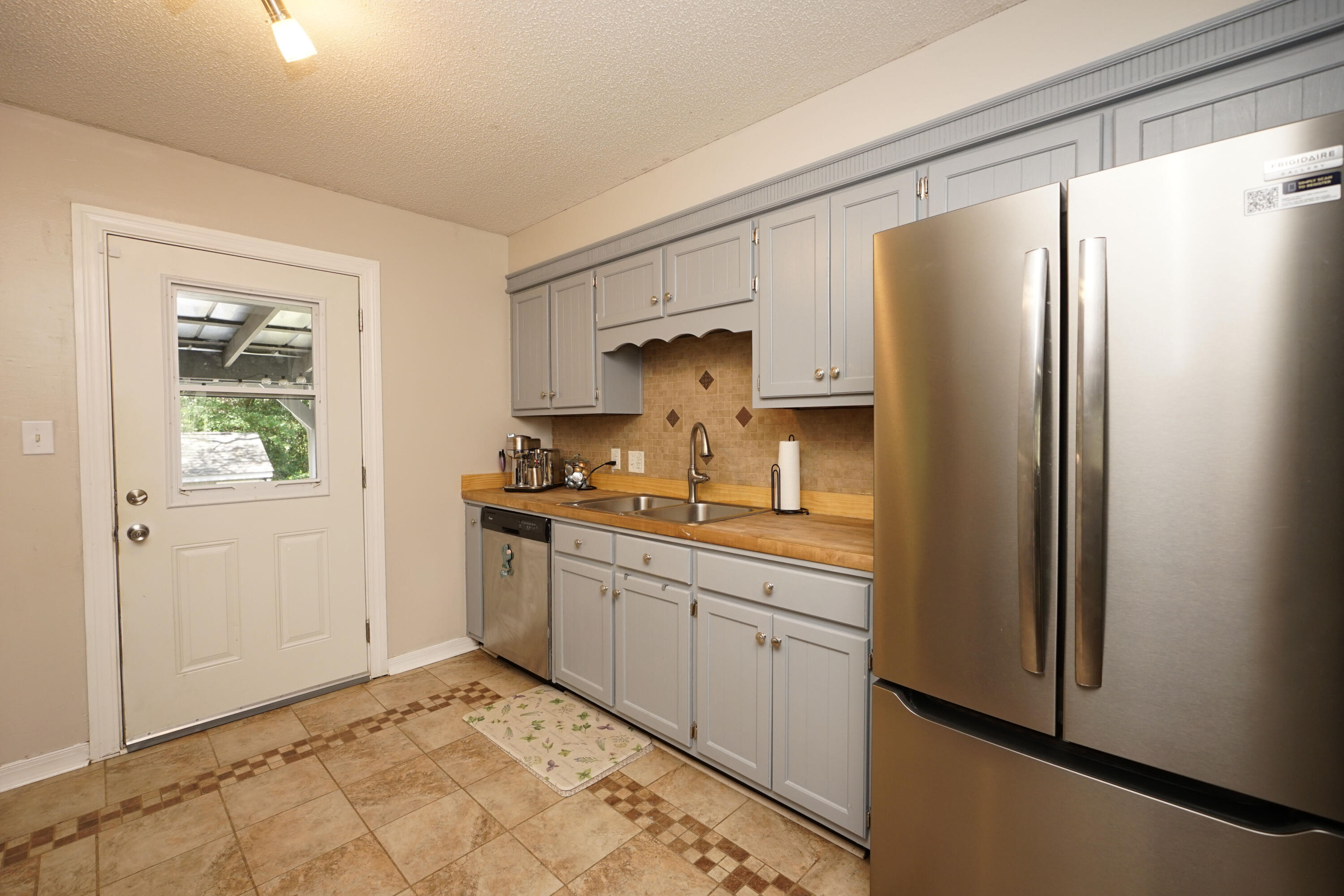 COUNTRYVIEW EST - Residential