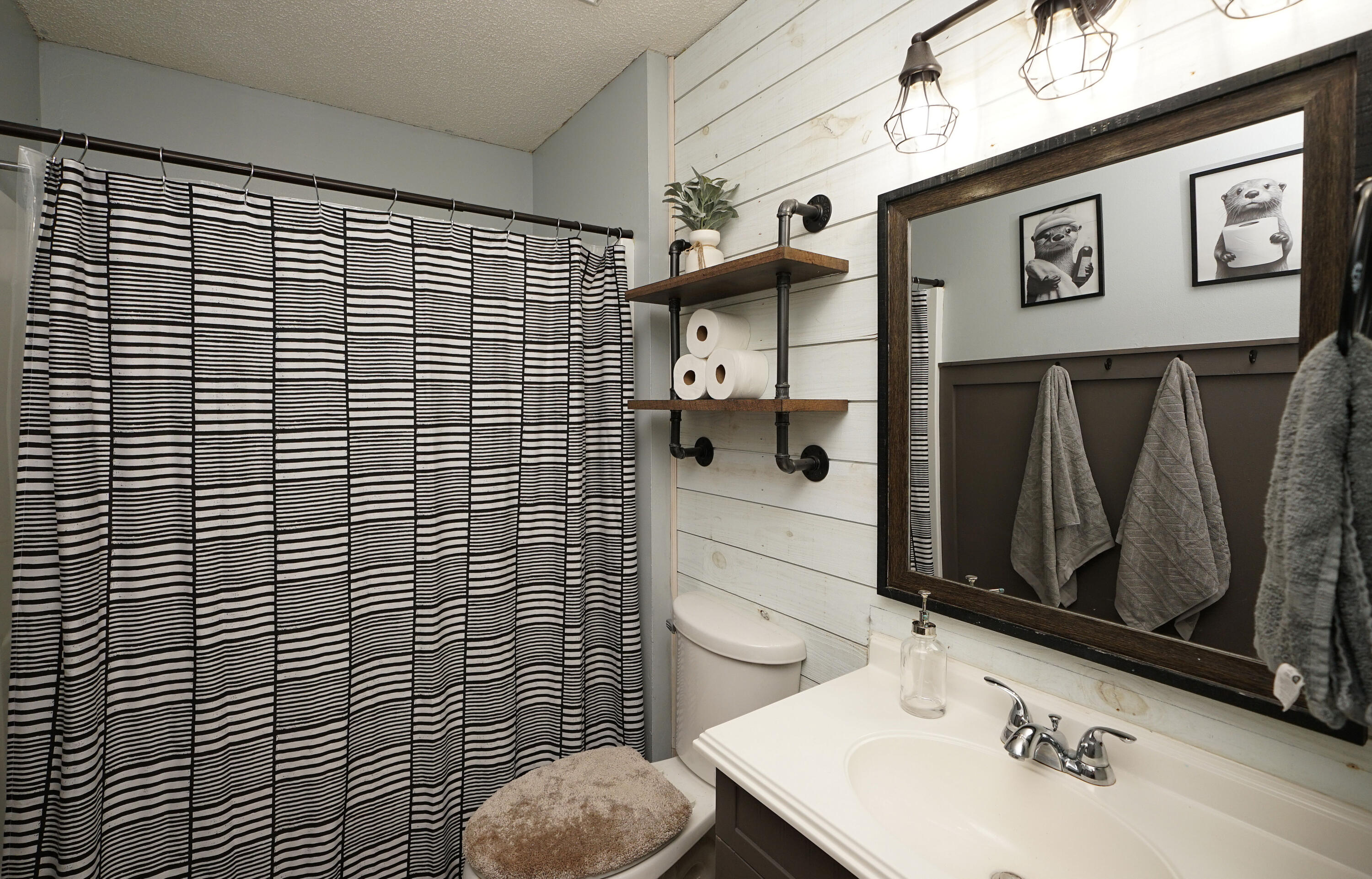 COUNTRYVIEW EST - Residential