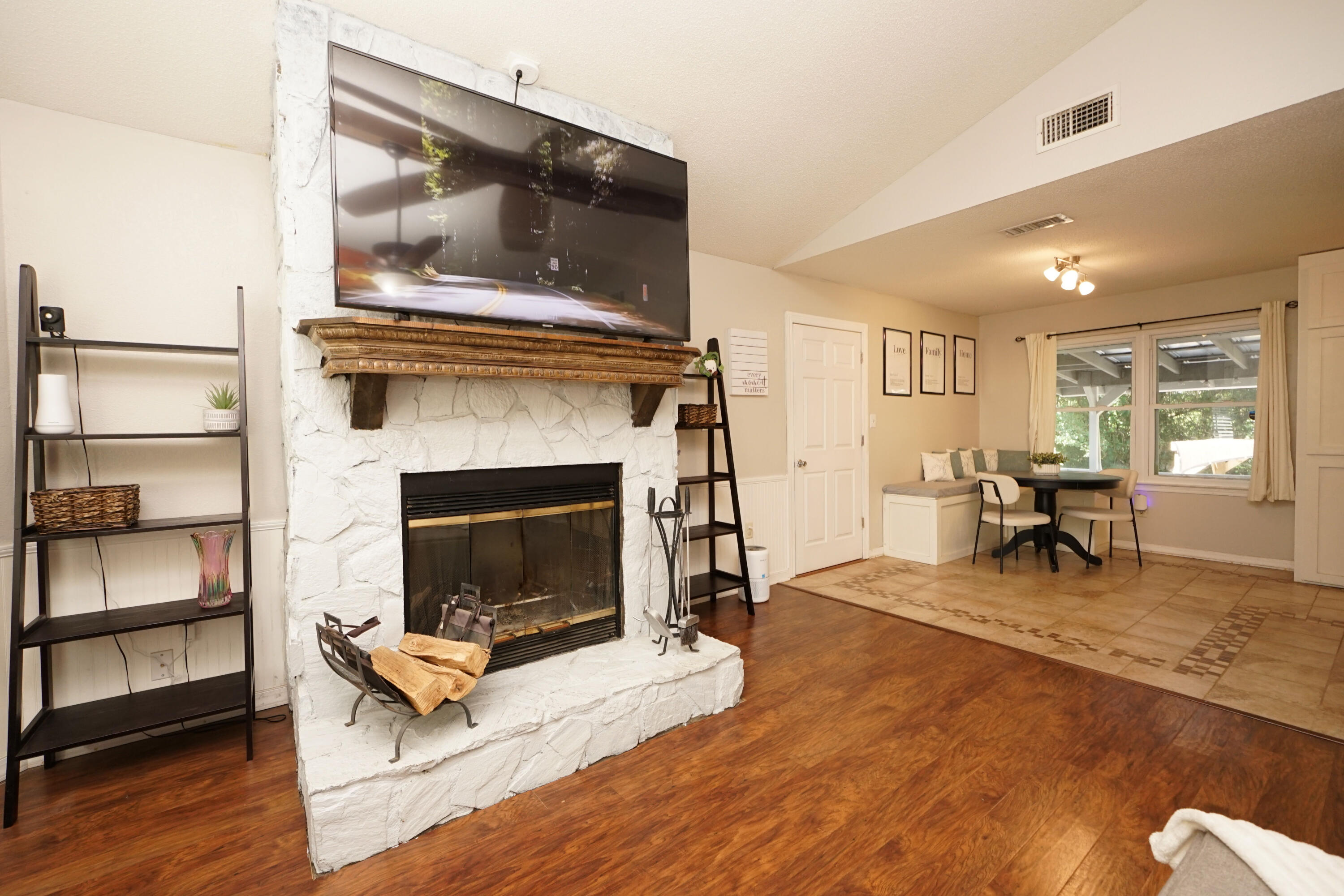 COUNTRYVIEW EST - Residential