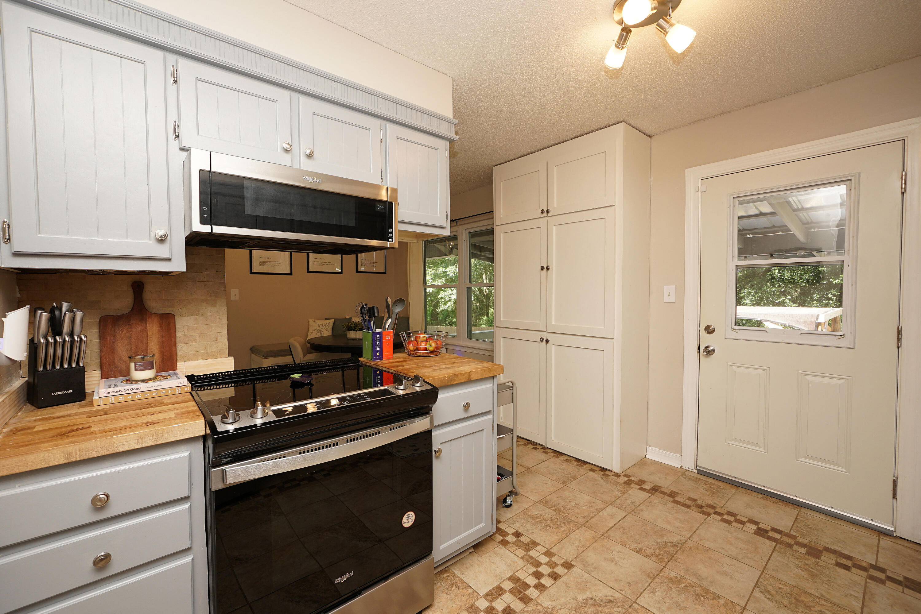 COUNTRYVIEW EST - Residential
