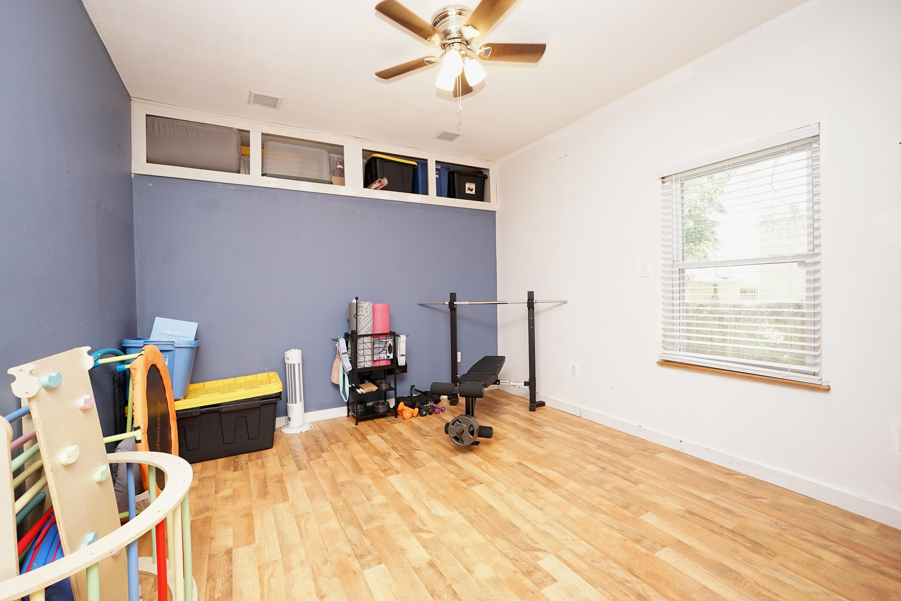 COUNTRYVIEW EST - Residential