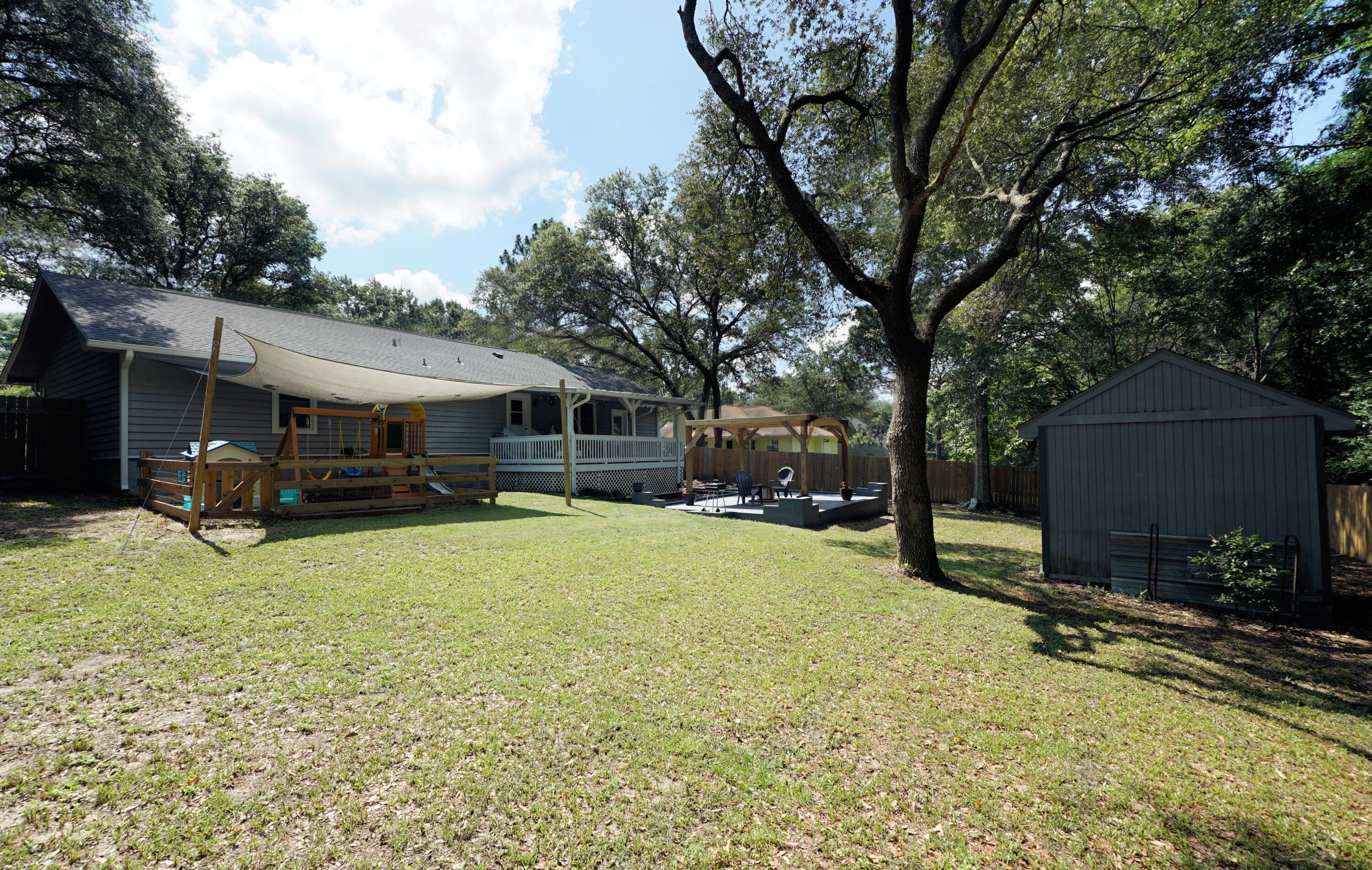 COUNTRYVIEW EST - Residential