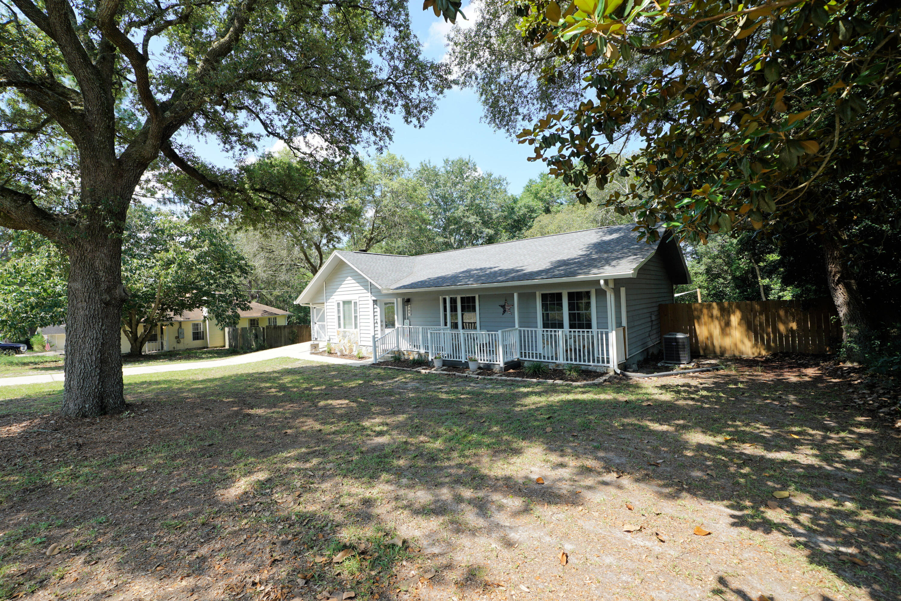 COUNTRYVIEW EST - Residential