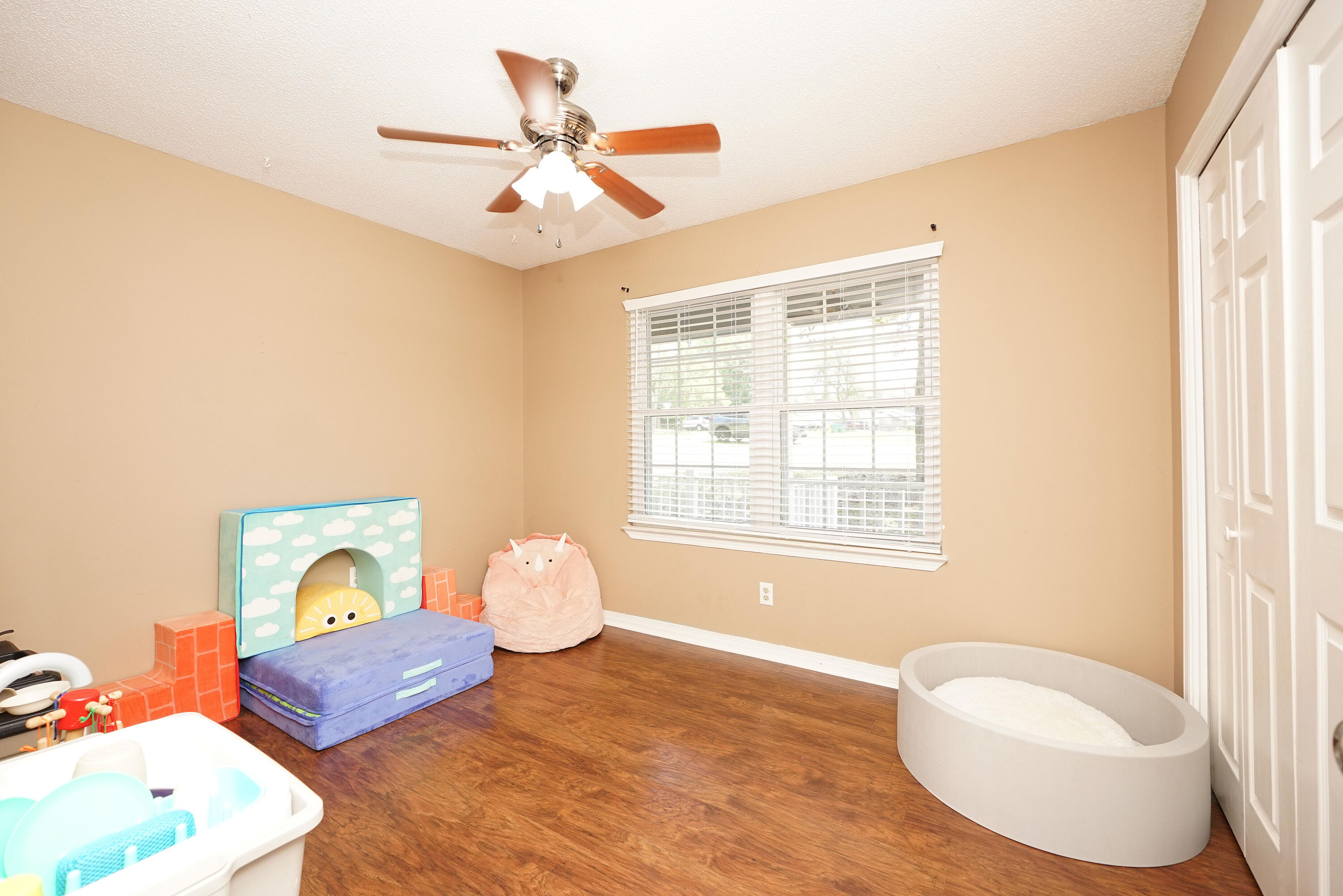 COUNTRYVIEW EST - Residential