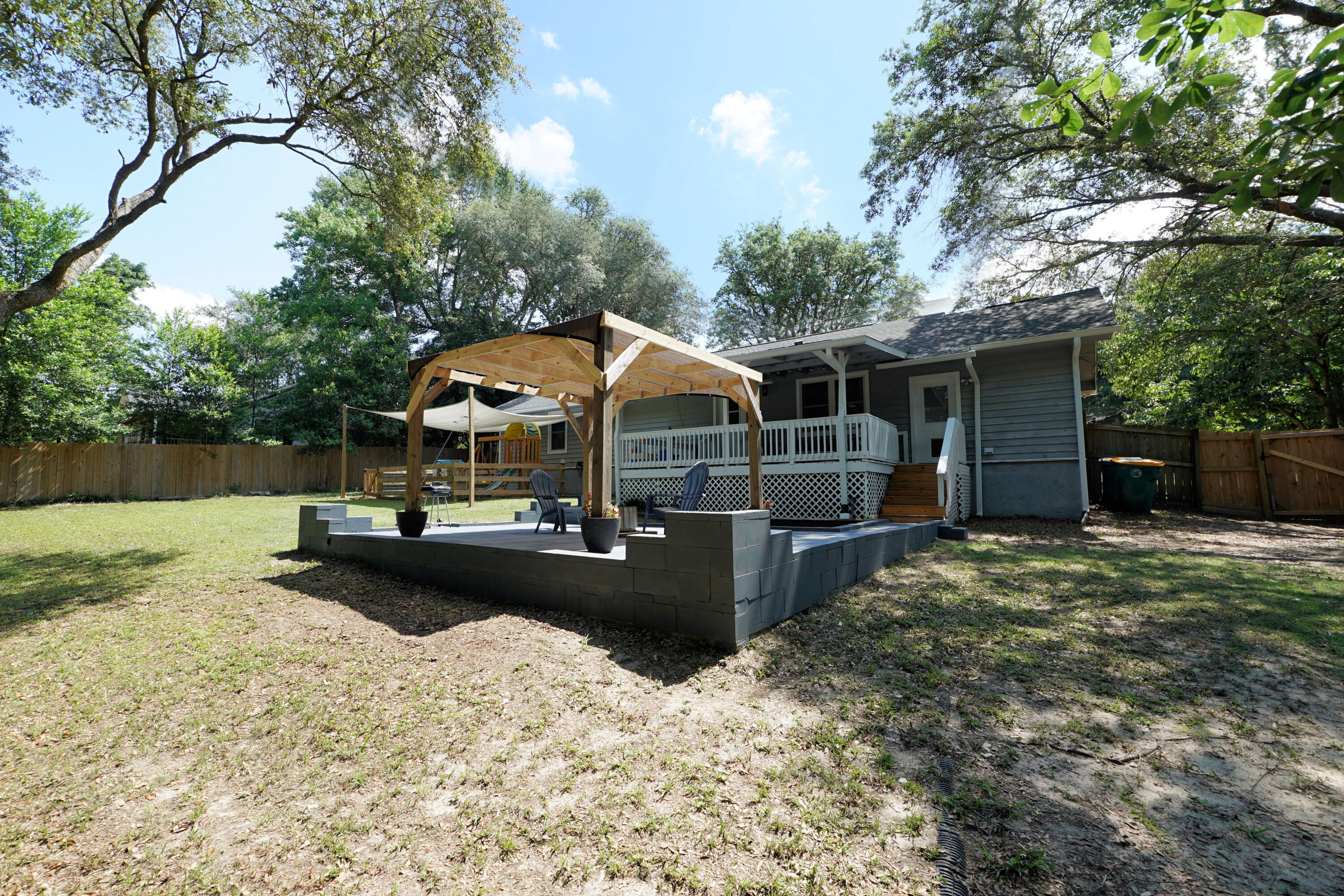 COUNTRYVIEW EST - Residential