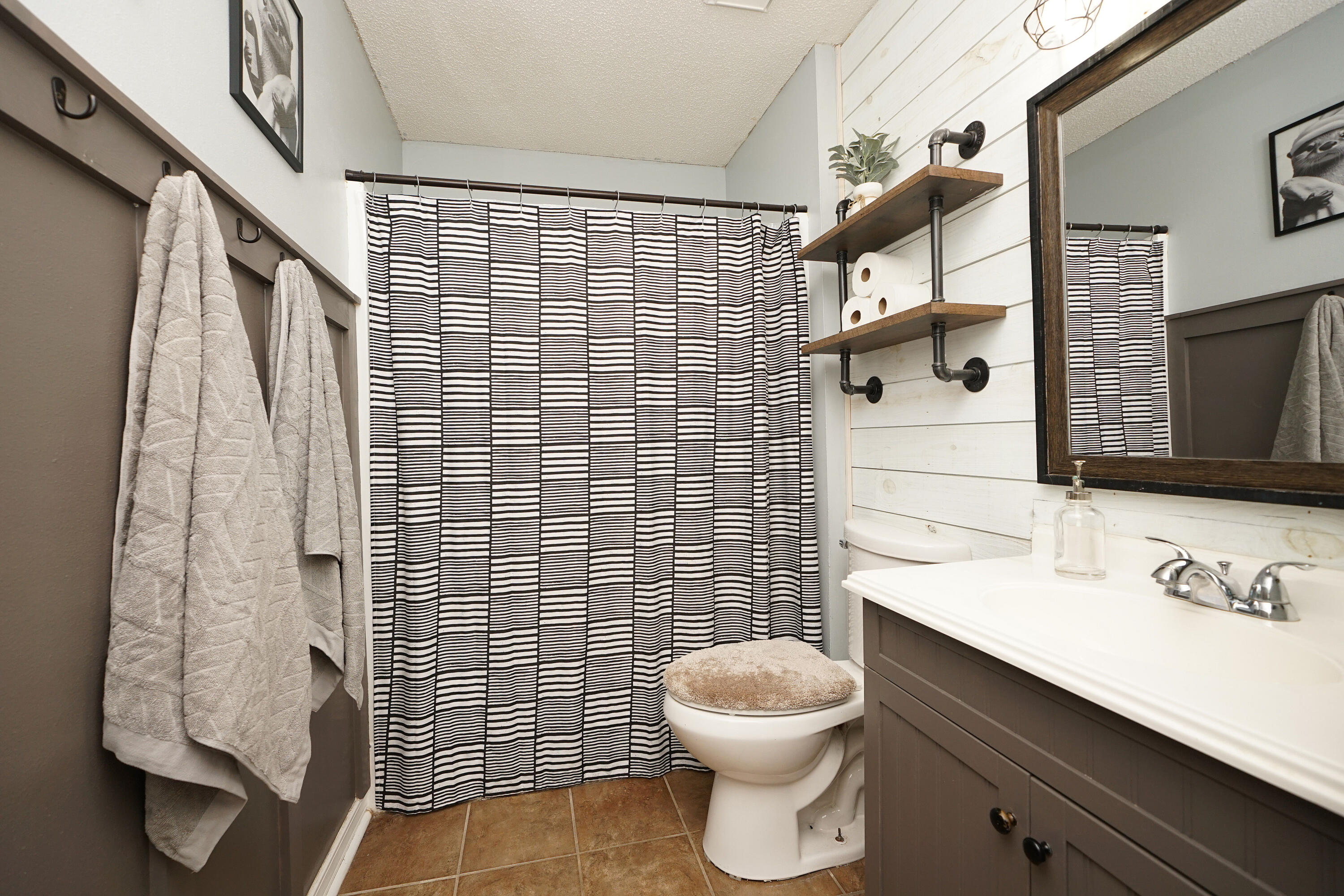 COUNTRYVIEW EST - Residential