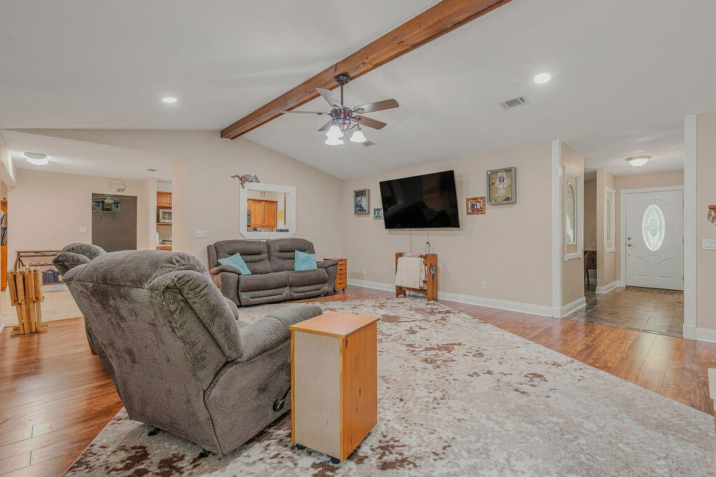 COUNTRY SQUIRE ESTATES - Residential