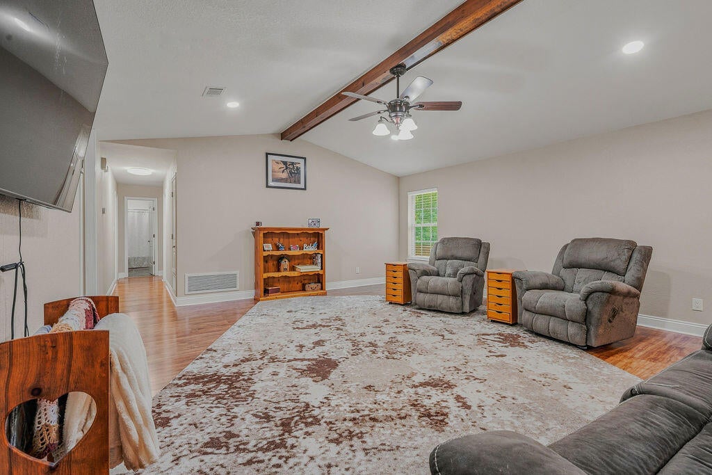 COUNTRY SQUIRE ESTATES - Residential