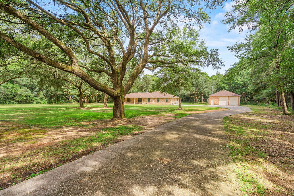 COUNTRY SQUIRE ESTATES - Residential