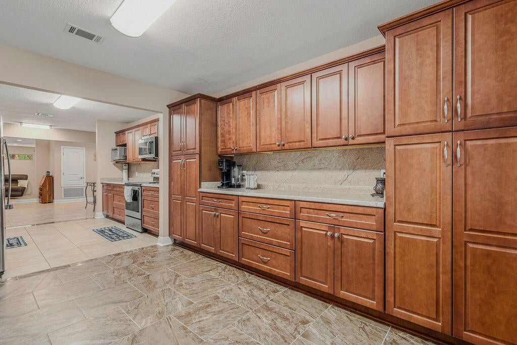 COUNTRY SQUIRE ESTATES - Residential