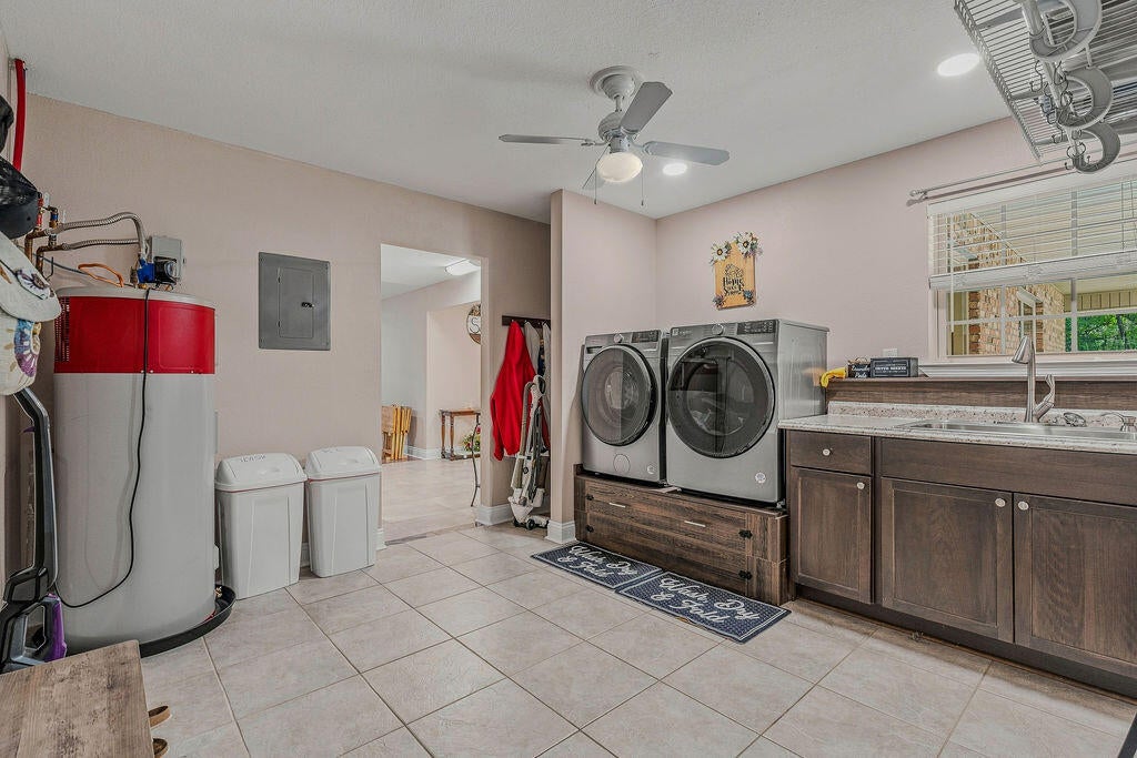 COUNTRY SQUIRE ESTATES - Residential