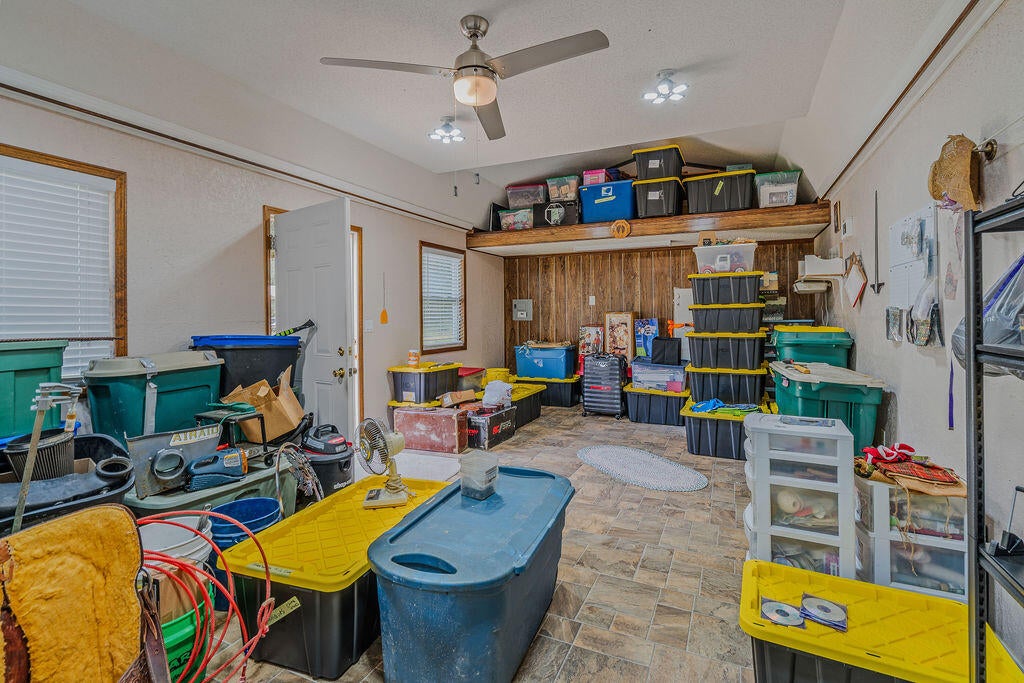 COUNTRY SQUIRE ESTATES - Residential
