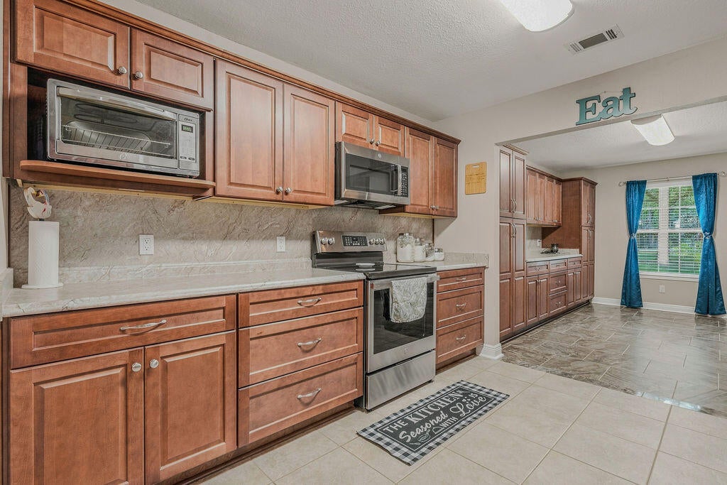 COUNTRY SQUIRE ESTATES - Residential
