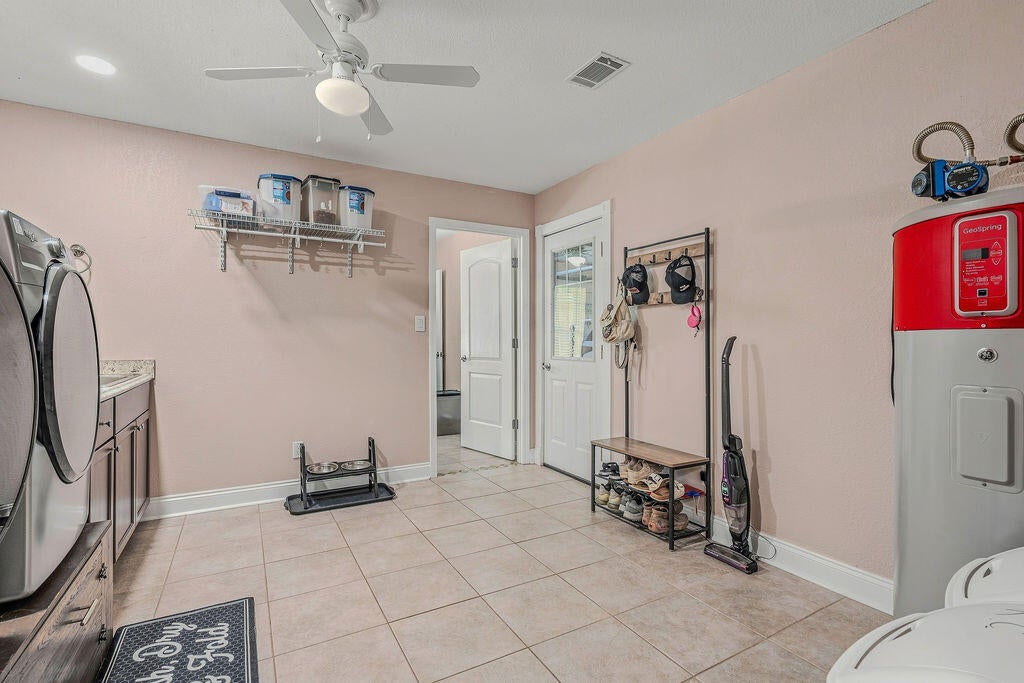 COUNTRY SQUIRE ESTATES - Residential