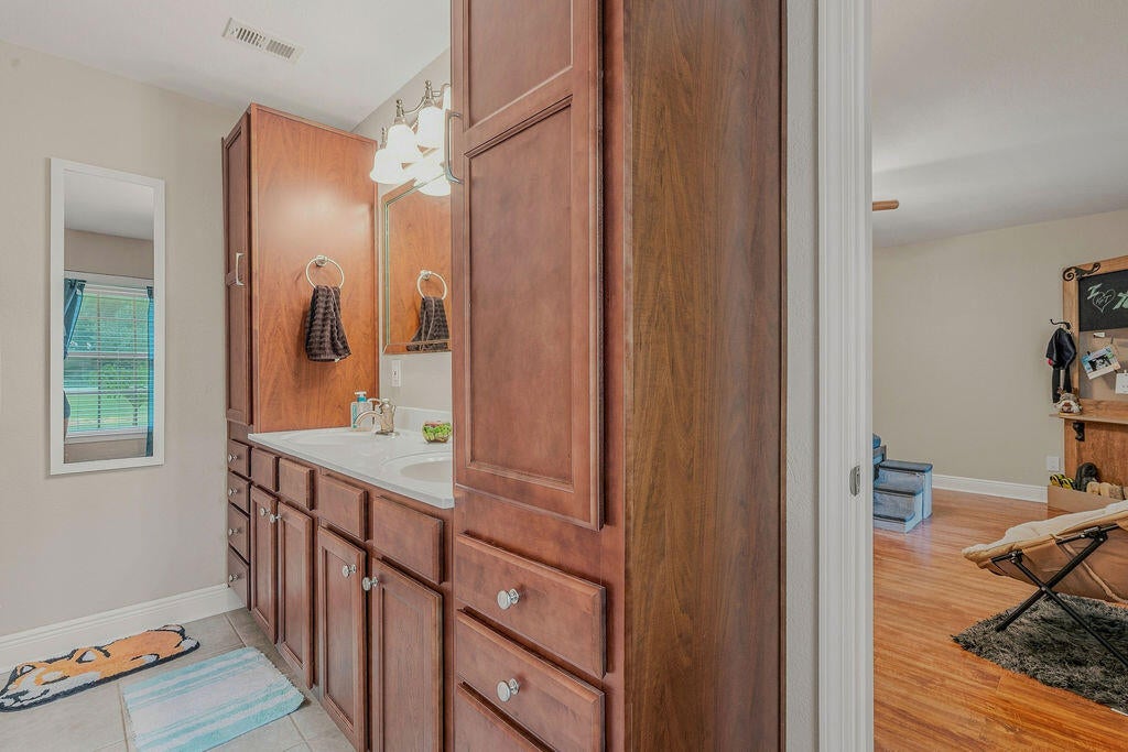 COUNTRY SQUIRE ESTATES - Residential