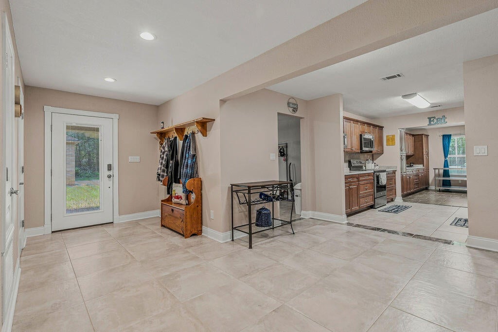 COUNTRY SQUIRE ESTATES - Residential