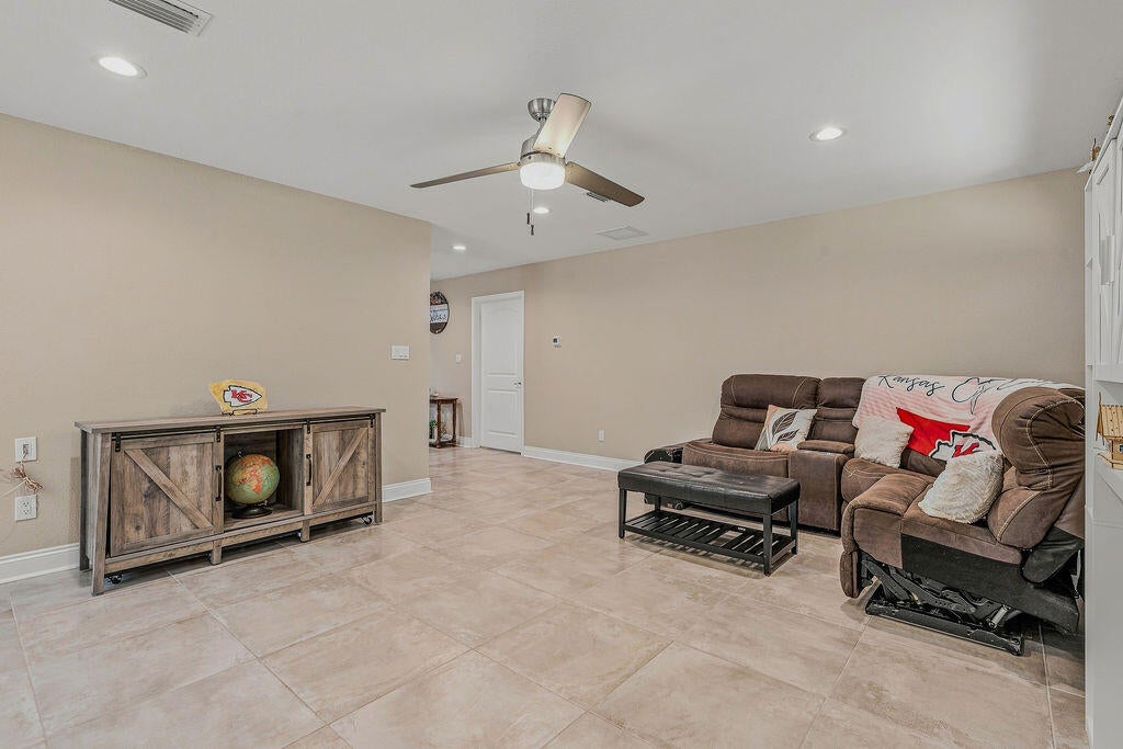 COUNTRY SQUIRE ESTATES - Residential