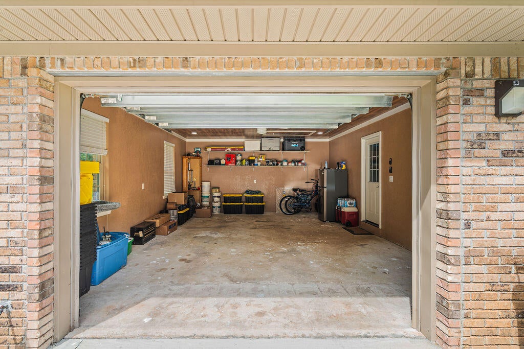 COUNTRY SQUIRE ESTATES - Residential