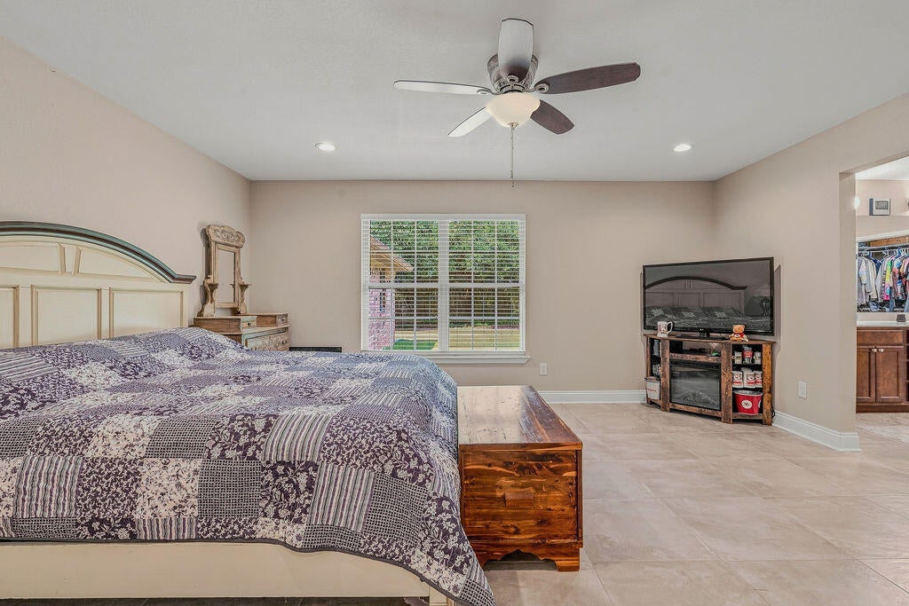 COUNTRY SQUIRE ESTATES - Residential