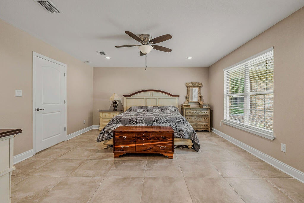 COUNTRY SQUIRE ESTATES - Residential