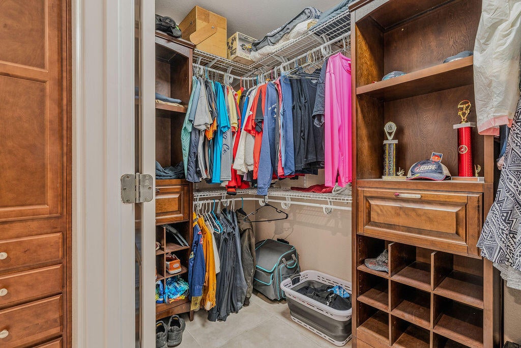 COUNTRY SQUIRE ESTATES - Residential