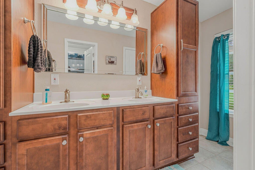 COUNTRY SQUIRE ESTATES - Residential
