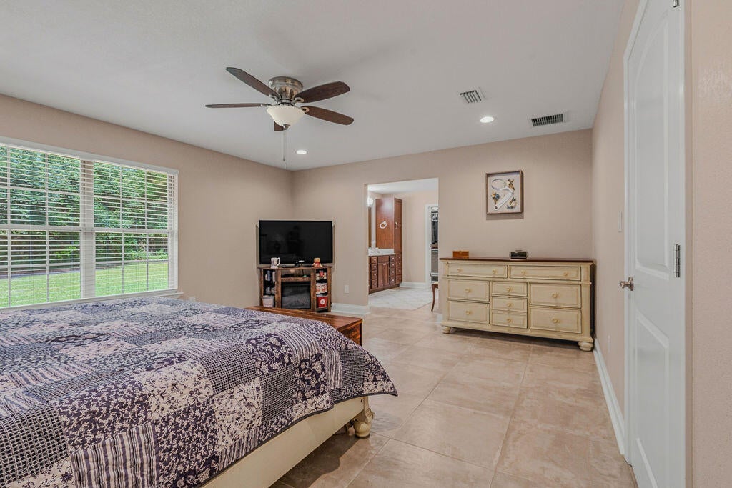 COUNTRY SQUIRE ESTATES - Residential