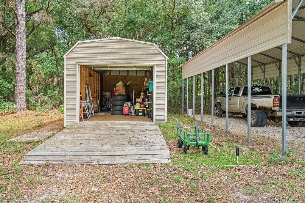 COUNTRY SQUIRE ESTATES - Residential