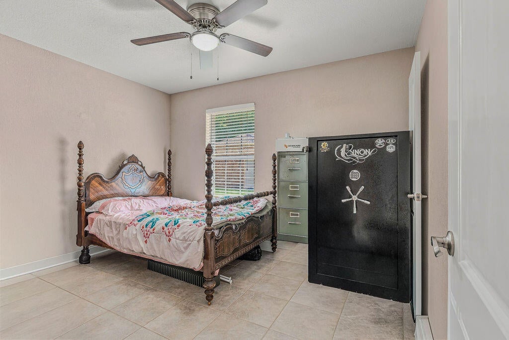 COUNTRY SQUIRE ESTATES - Residential