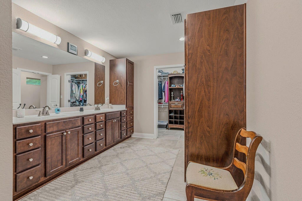 COUNTRY SQUIRE ESTATES - Residential