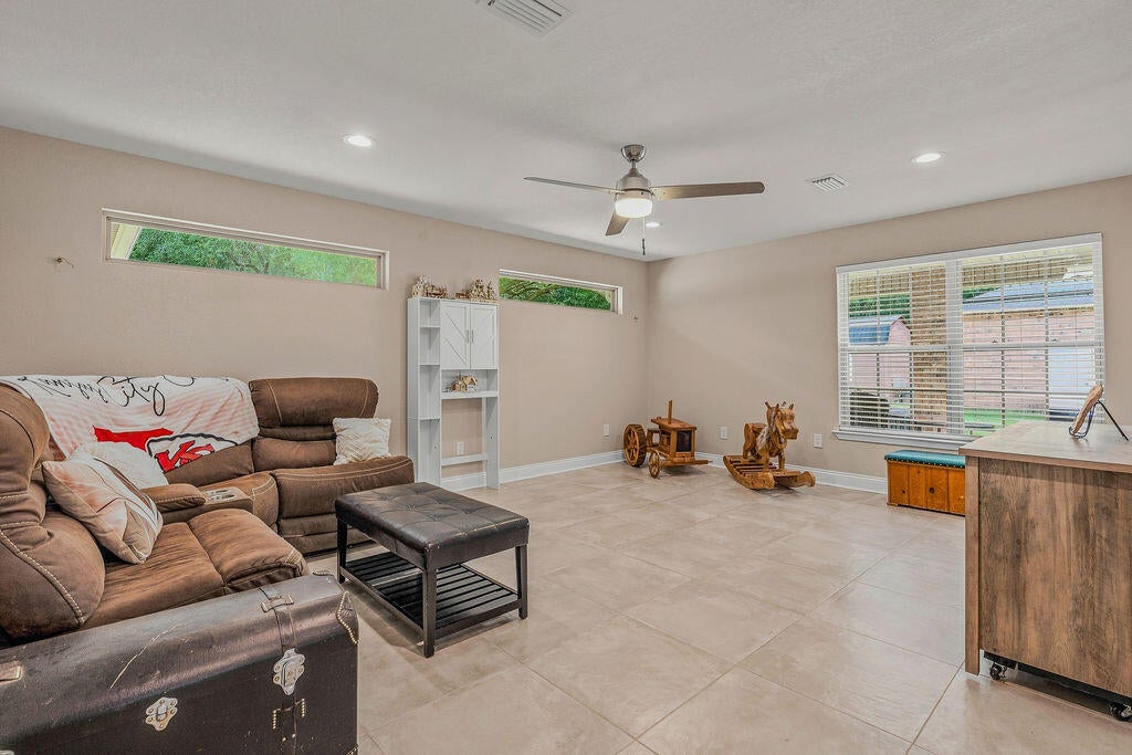 COUNTRY SQUIRE ESTATES - Residential