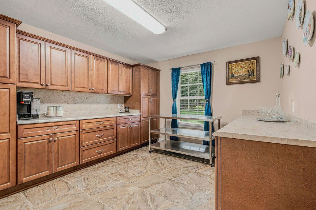 COUNTRY SQUIRE ESTATES - Residential