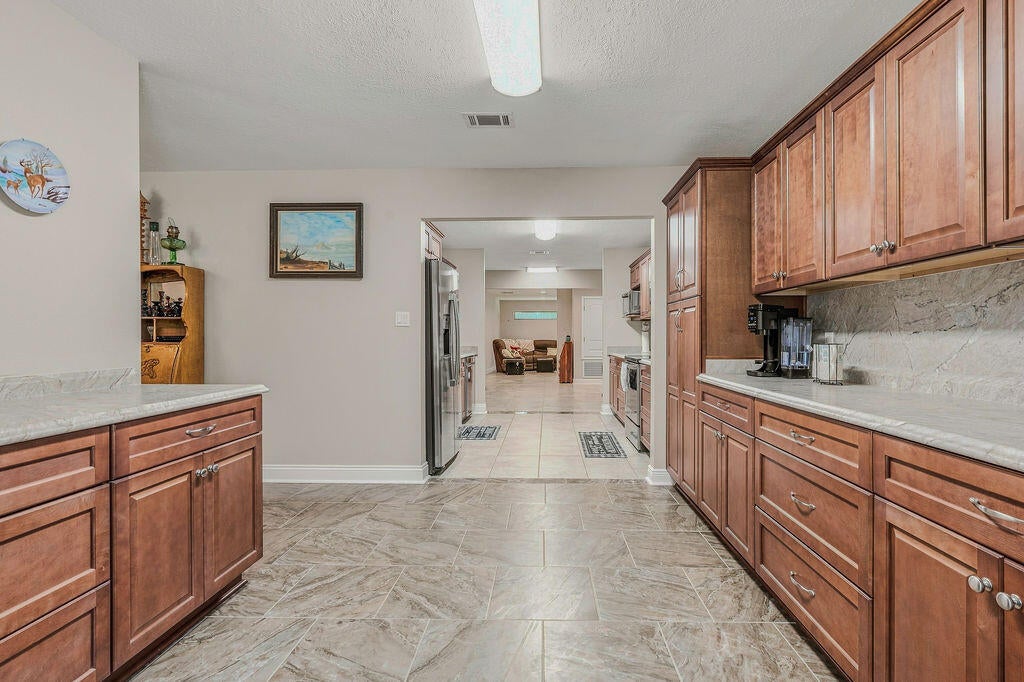 COUNTRY SQUIRE ESTATES - Residential
