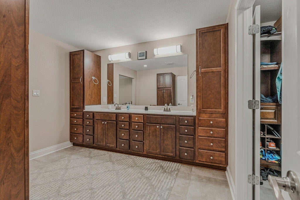COUNTRY SQUIRE ESTATES - Residential