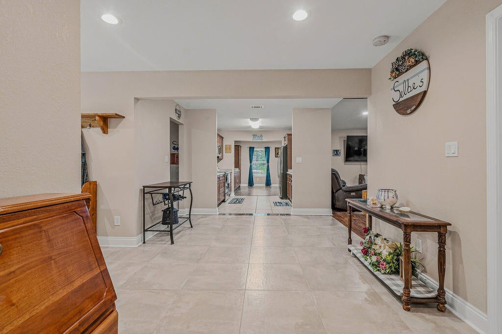 COUNTRY SQUIRE ESTATES - Residential