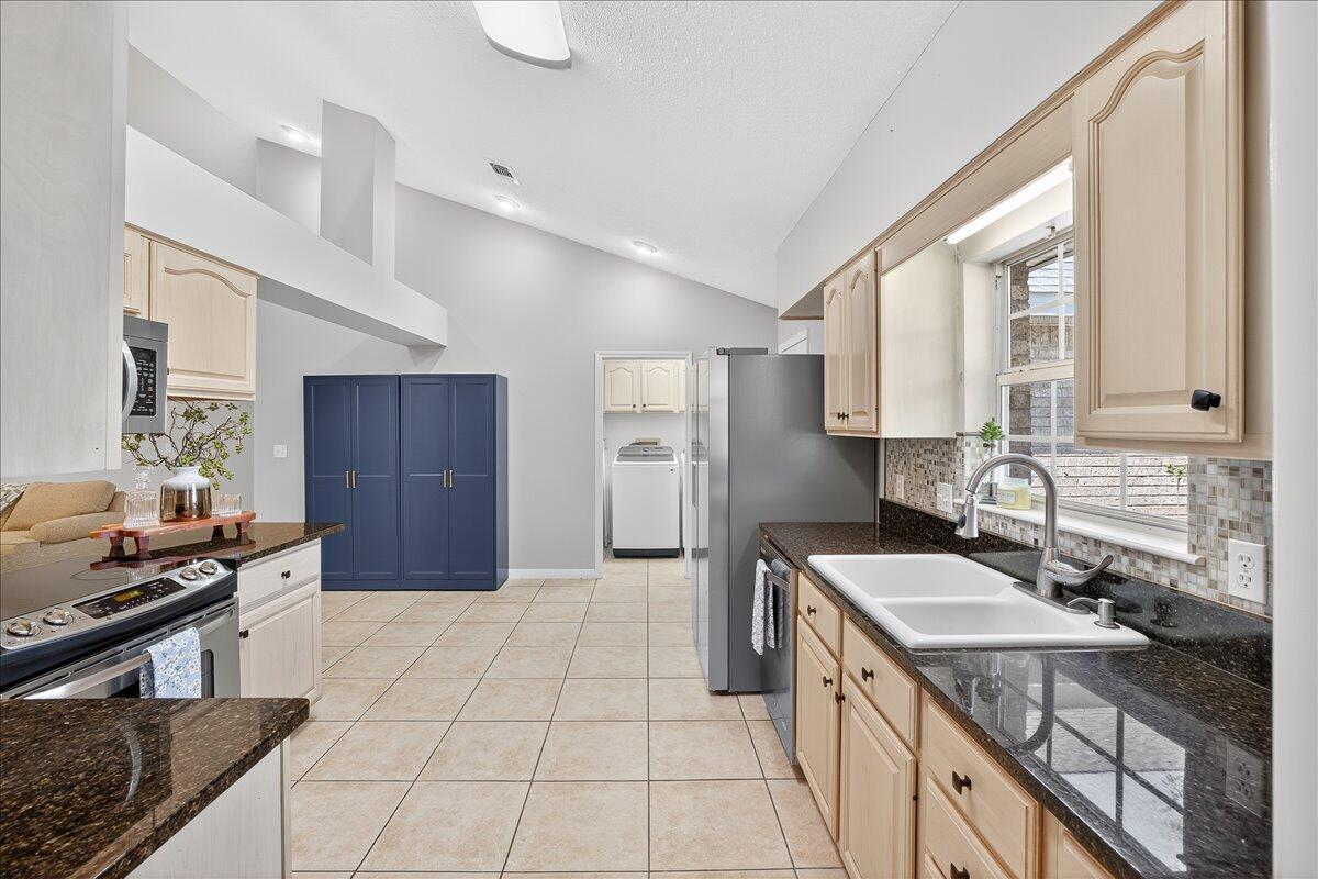 INDIAN TRAIL ESTATES - Residential