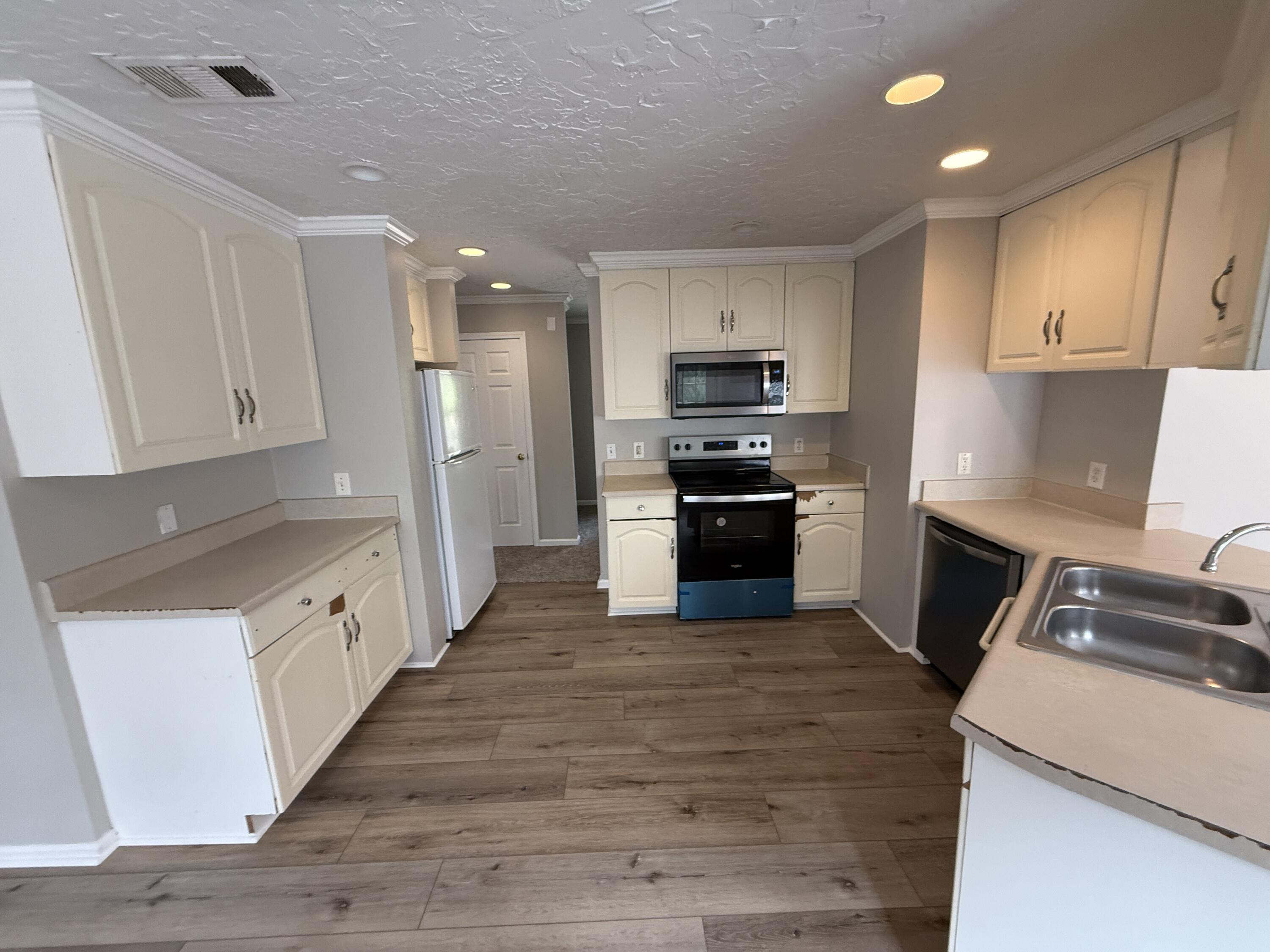 PISCES COVE 2ND ADDN - Residential Lease