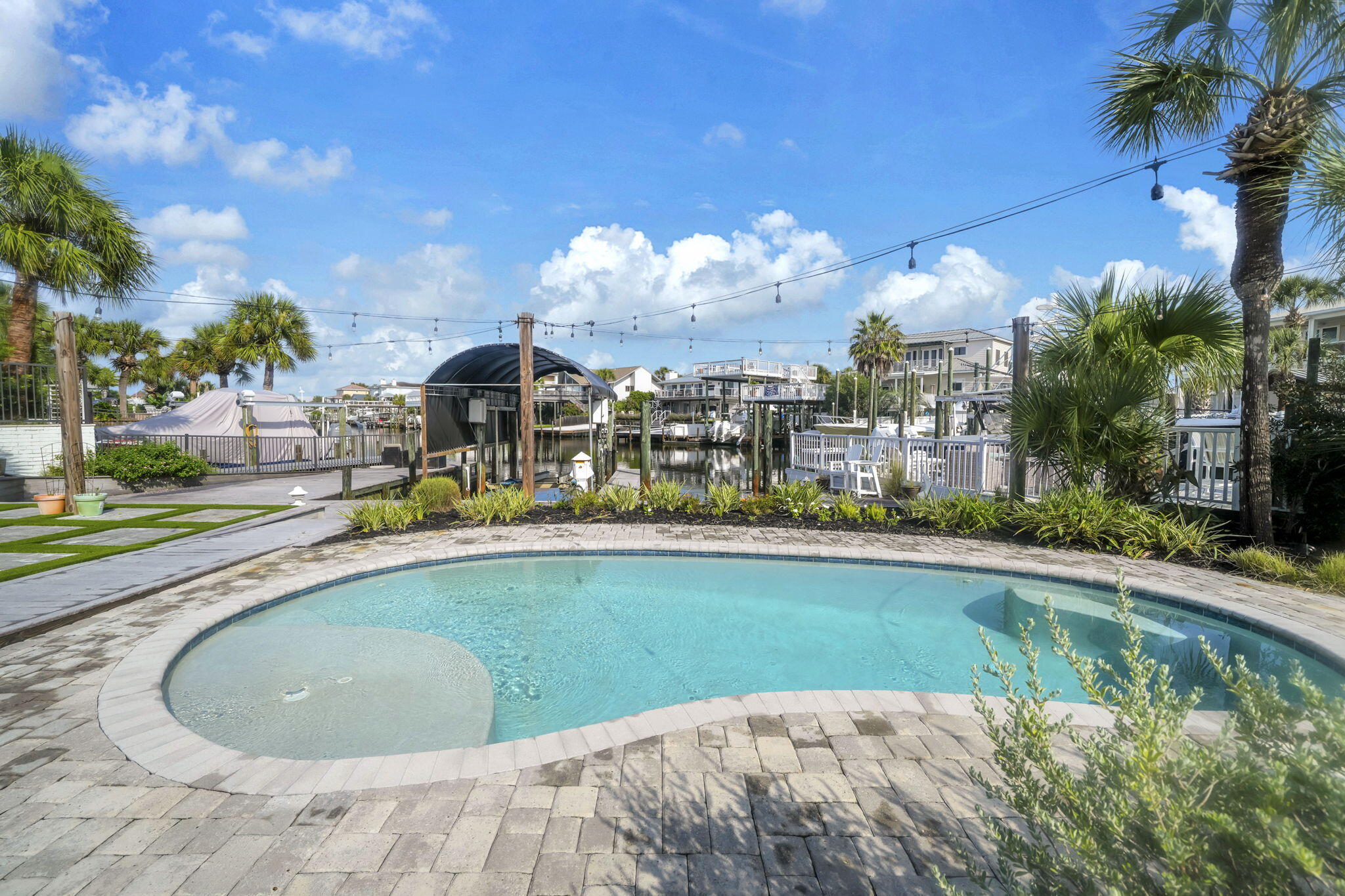 HOLIDAY ISLE - Residential