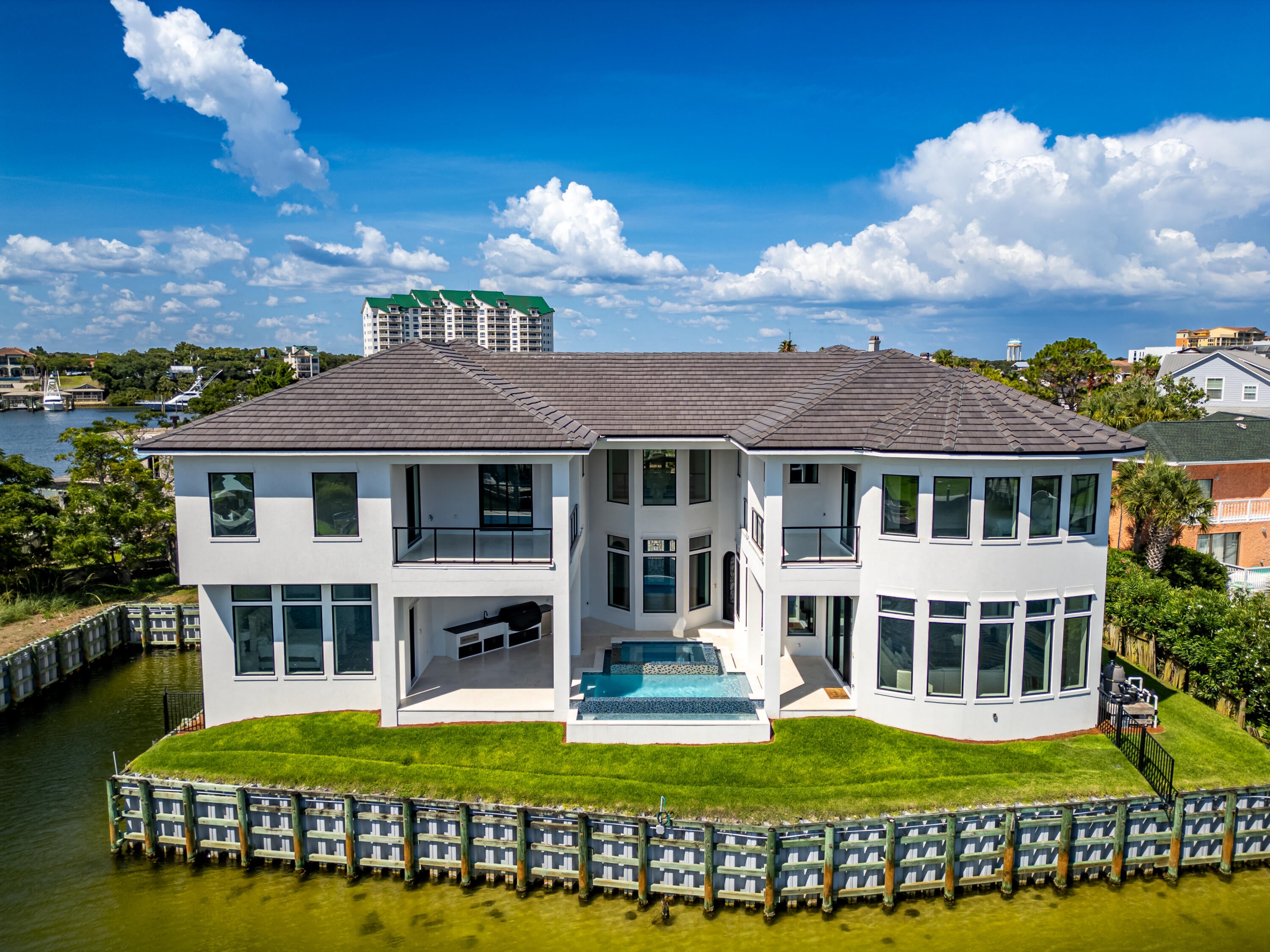 HOLIDAY ISLE - Residential