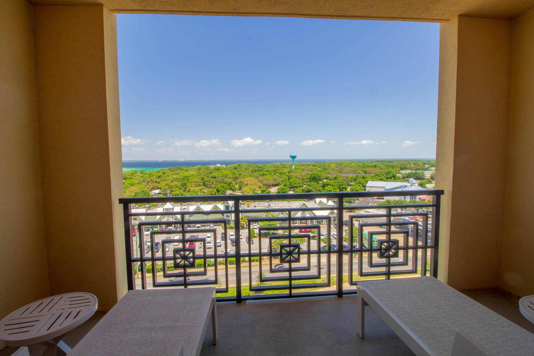 EMERALD GRANDE - Residential