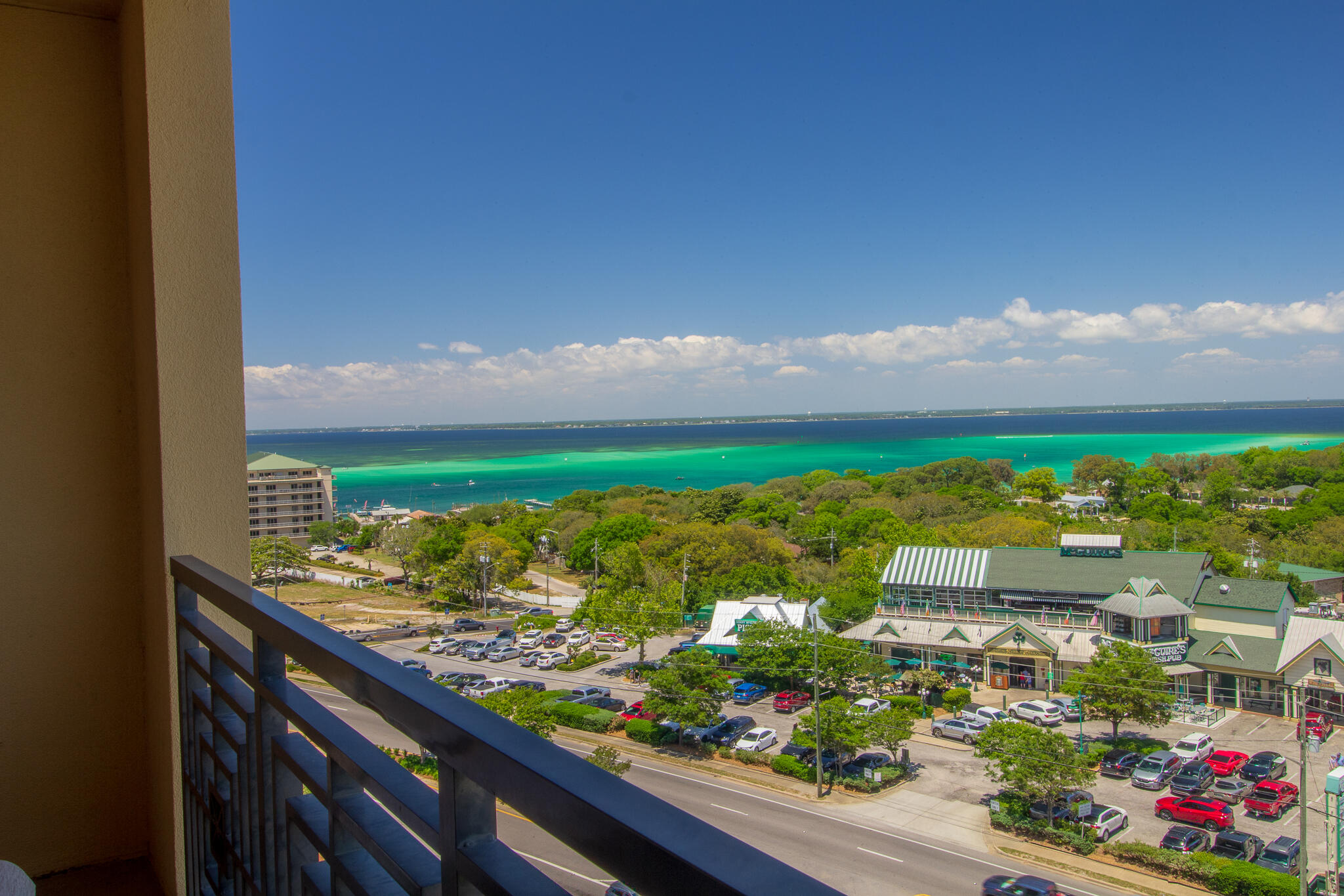 EMERALD GRANDE - Residential